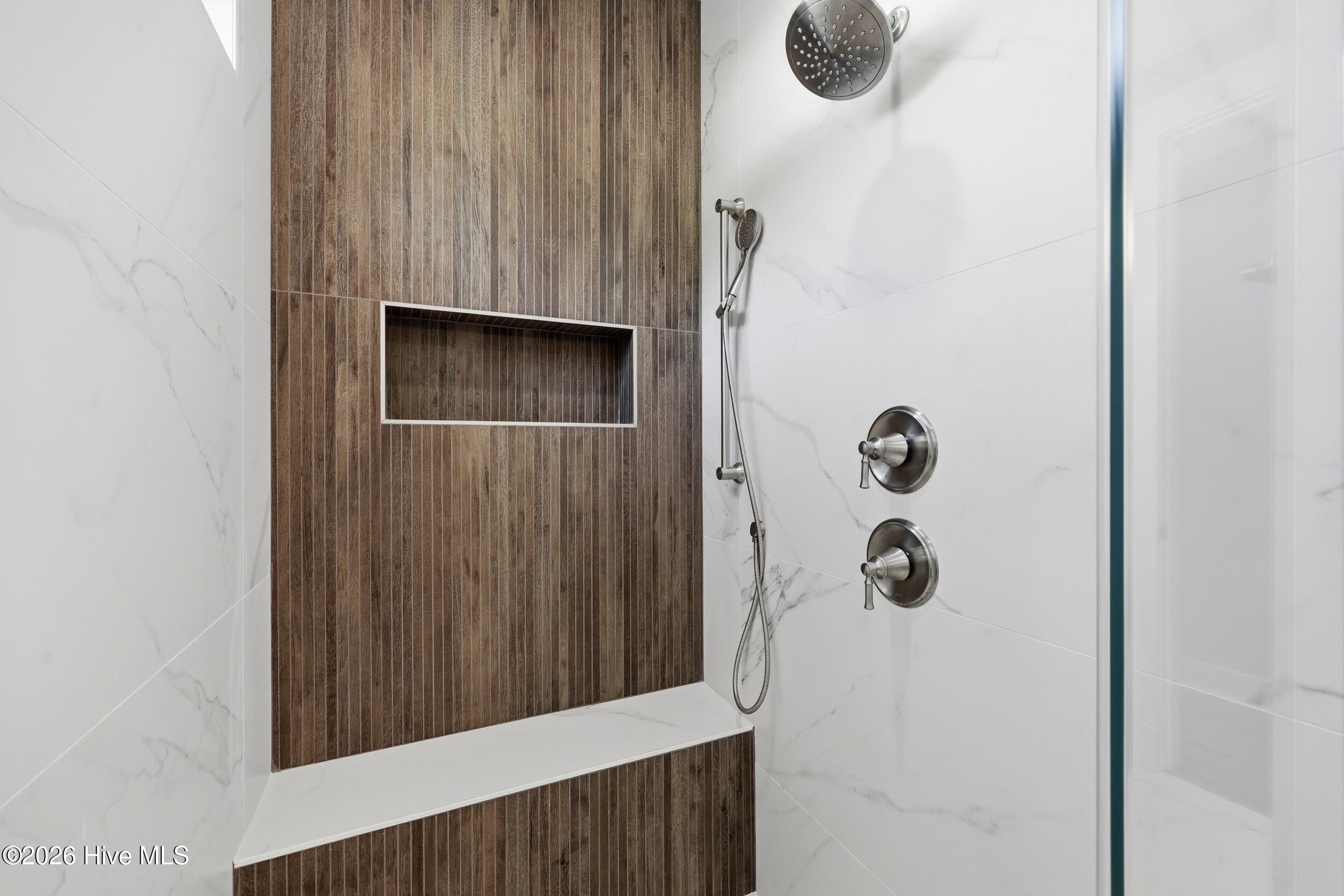 100548658 | Photo 18