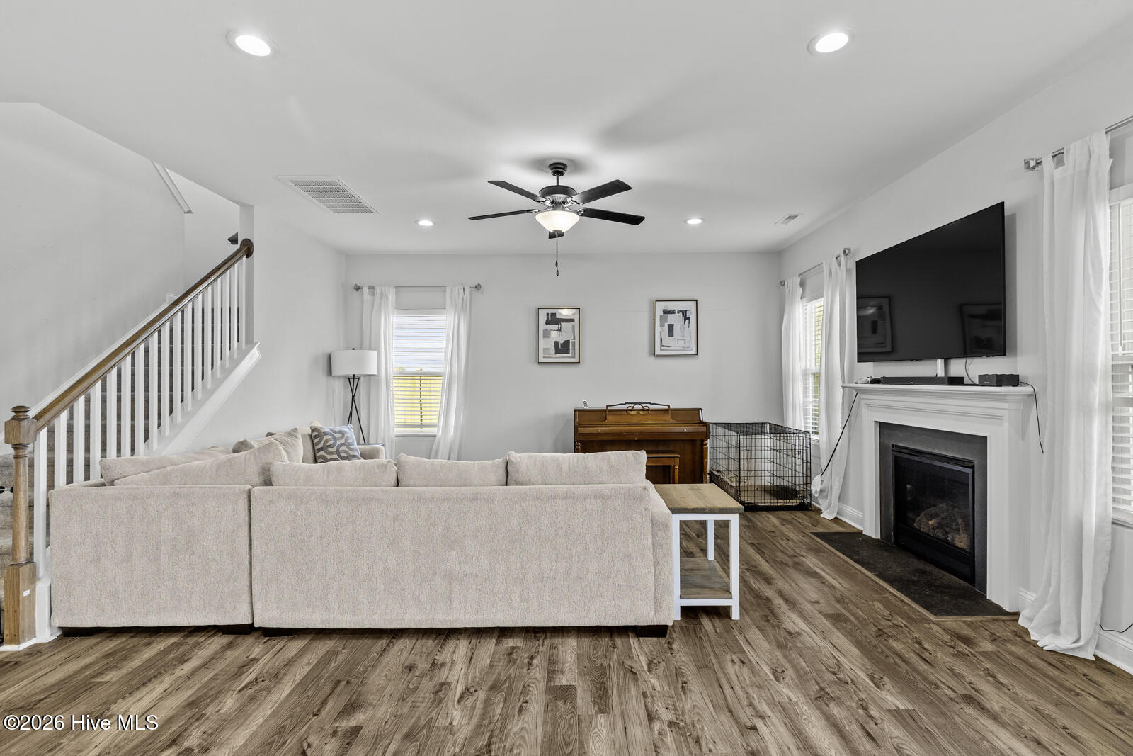 100561463 | Photo 15