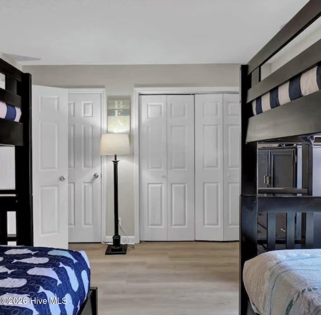 100548298 | Photo 16