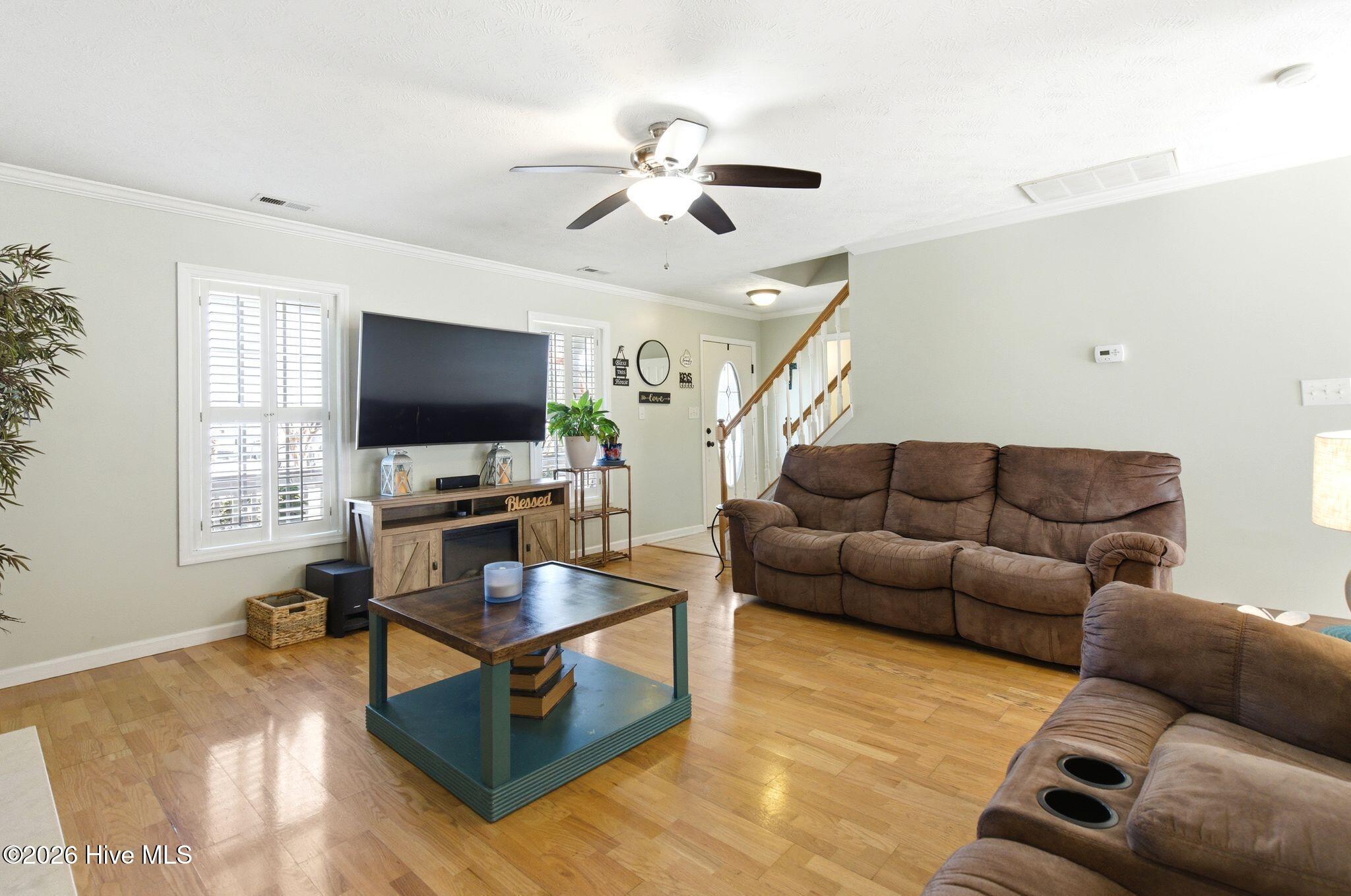 100561408 | Photo 14