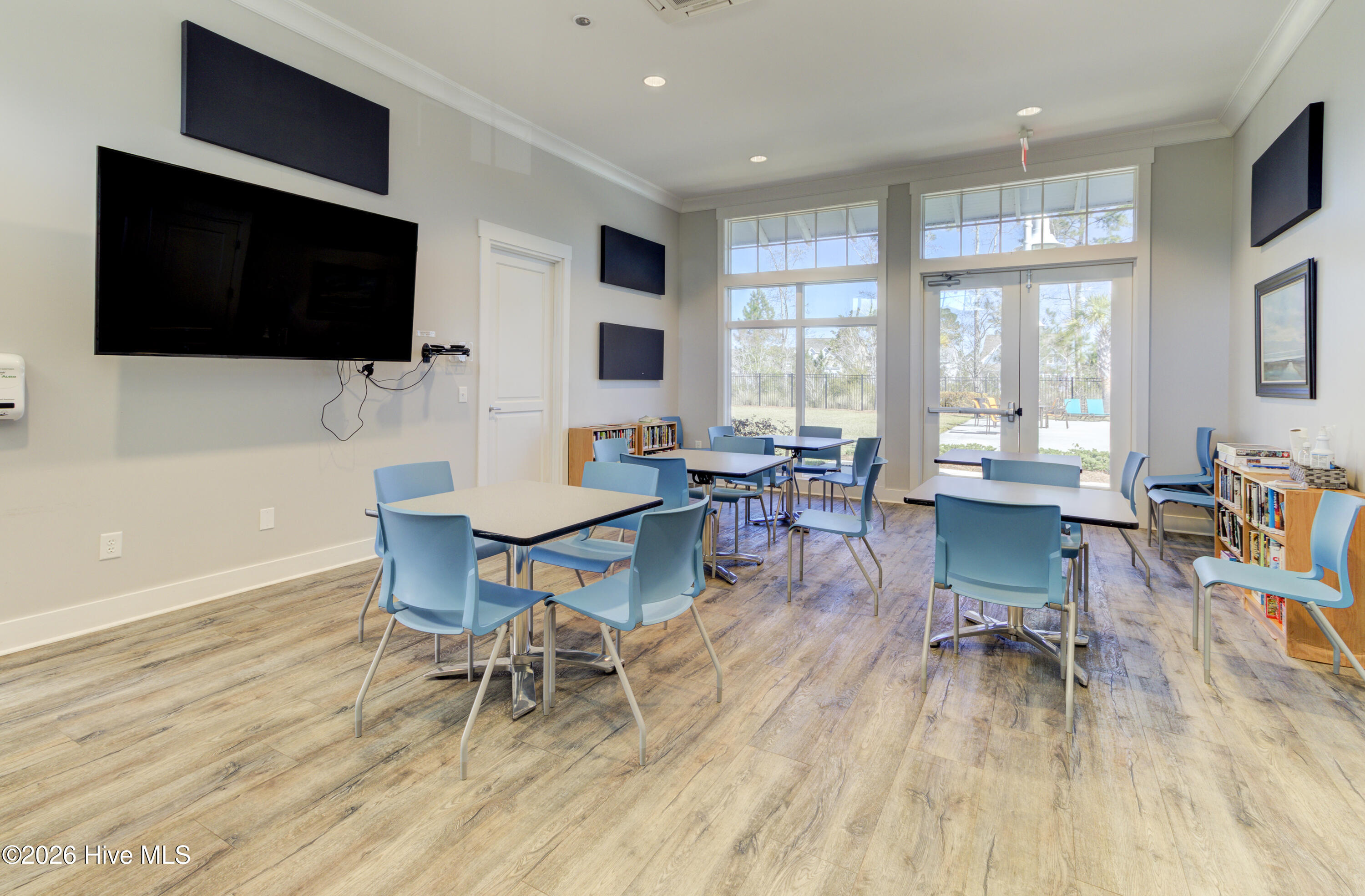 100569553 | Photo 46