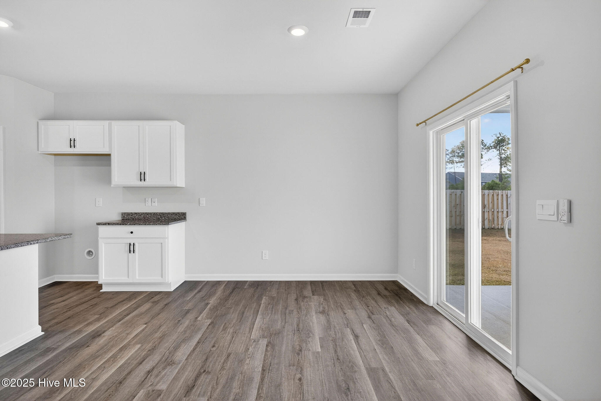 100535108 | Photo 11