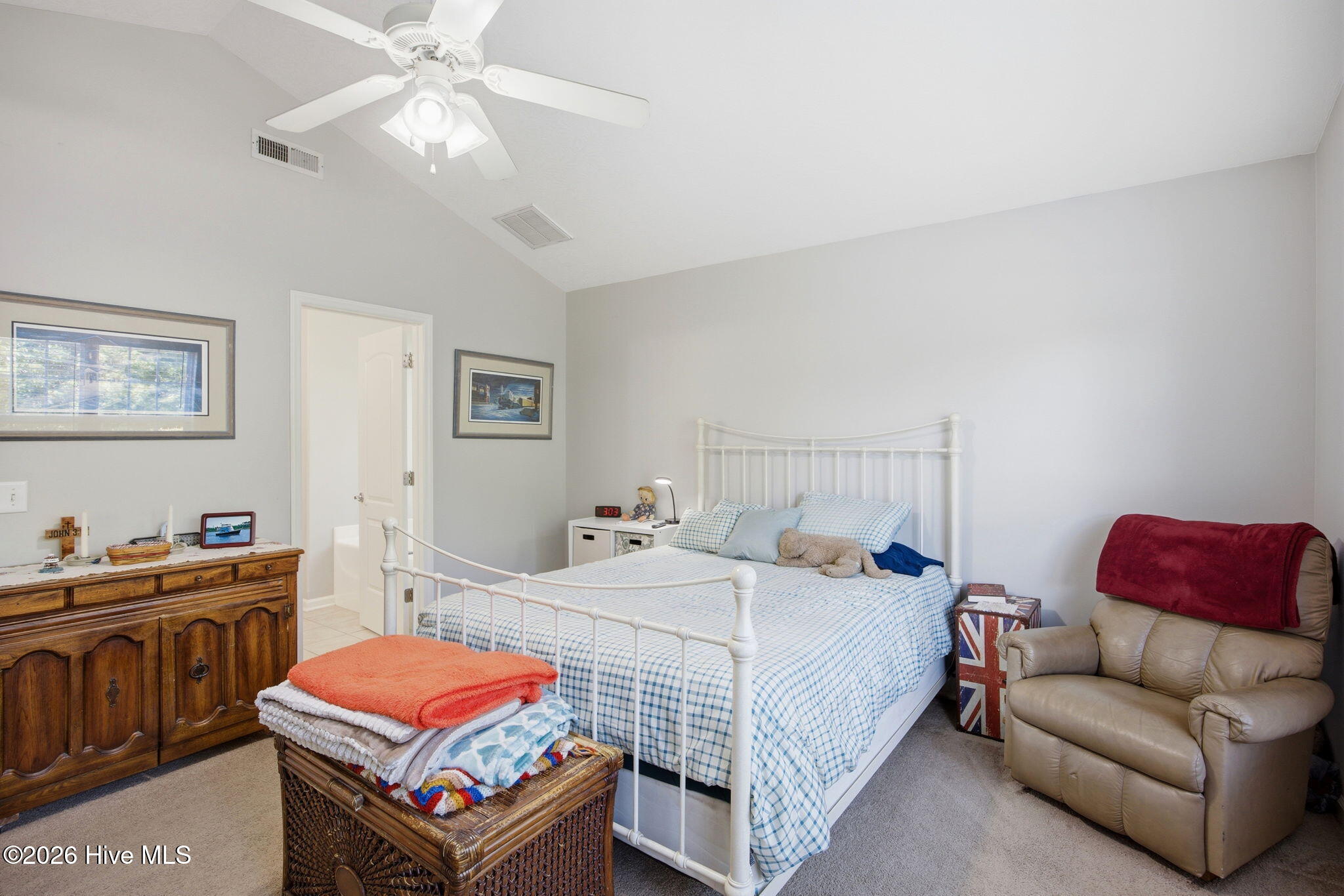 100567887 | Photo 18