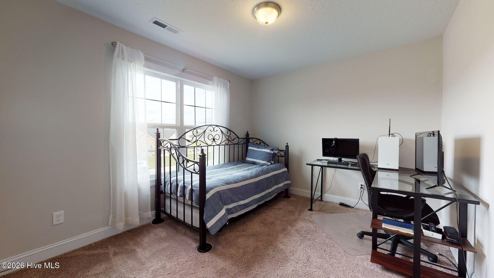 100558760 | Photo 35