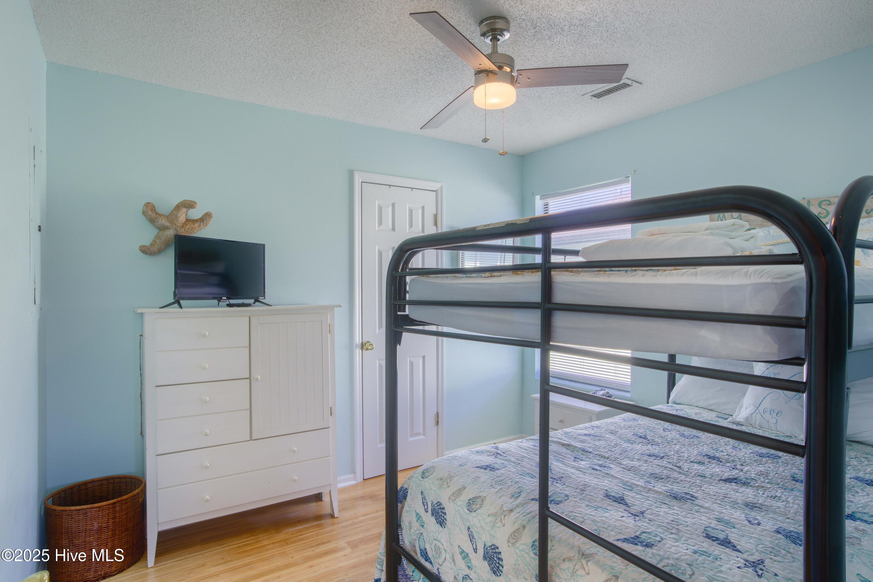 100534392 | Photo 25