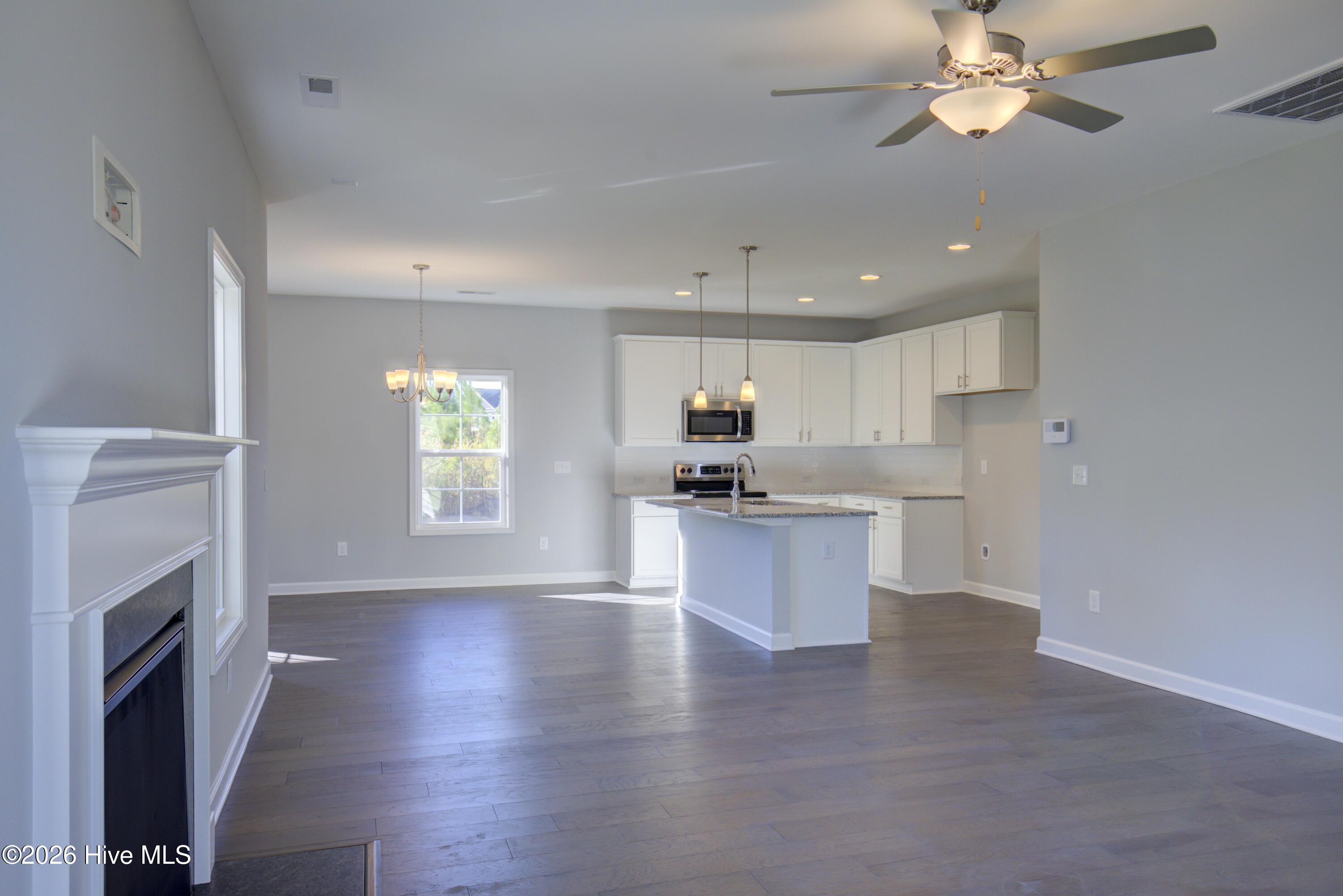 100563069 | Photo 13