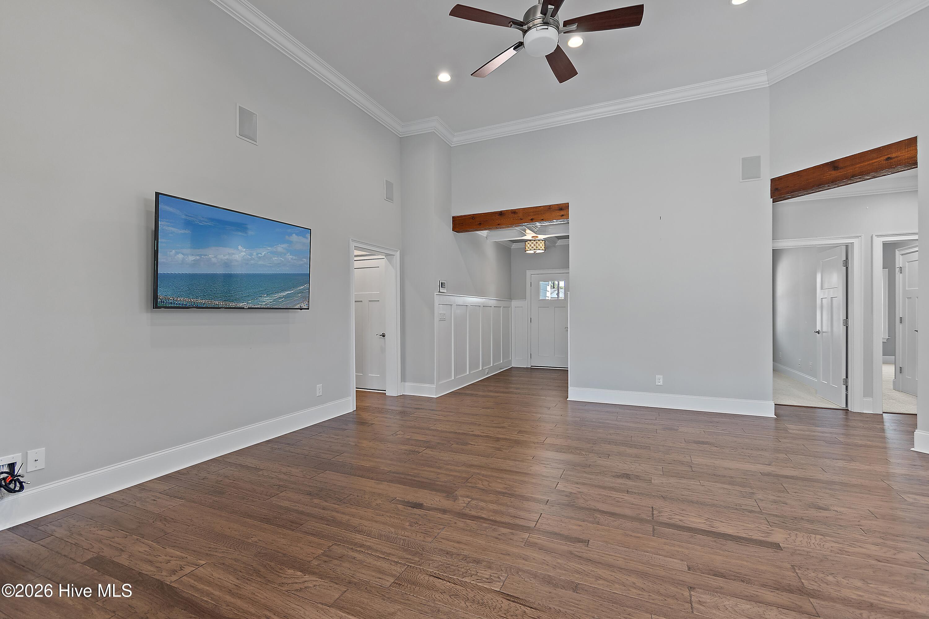 100564386 | Photo 16