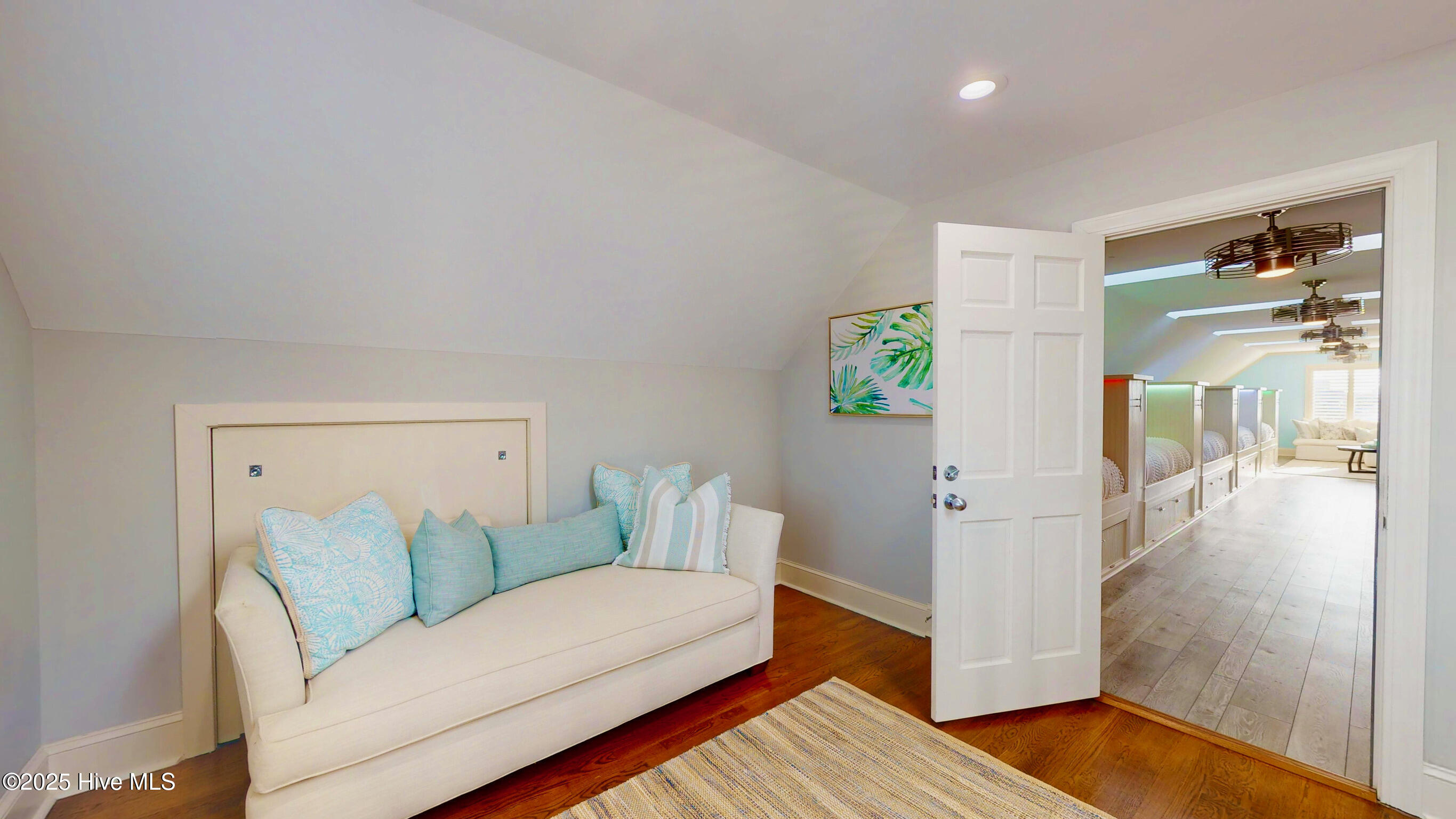 100543231 | Photo 69