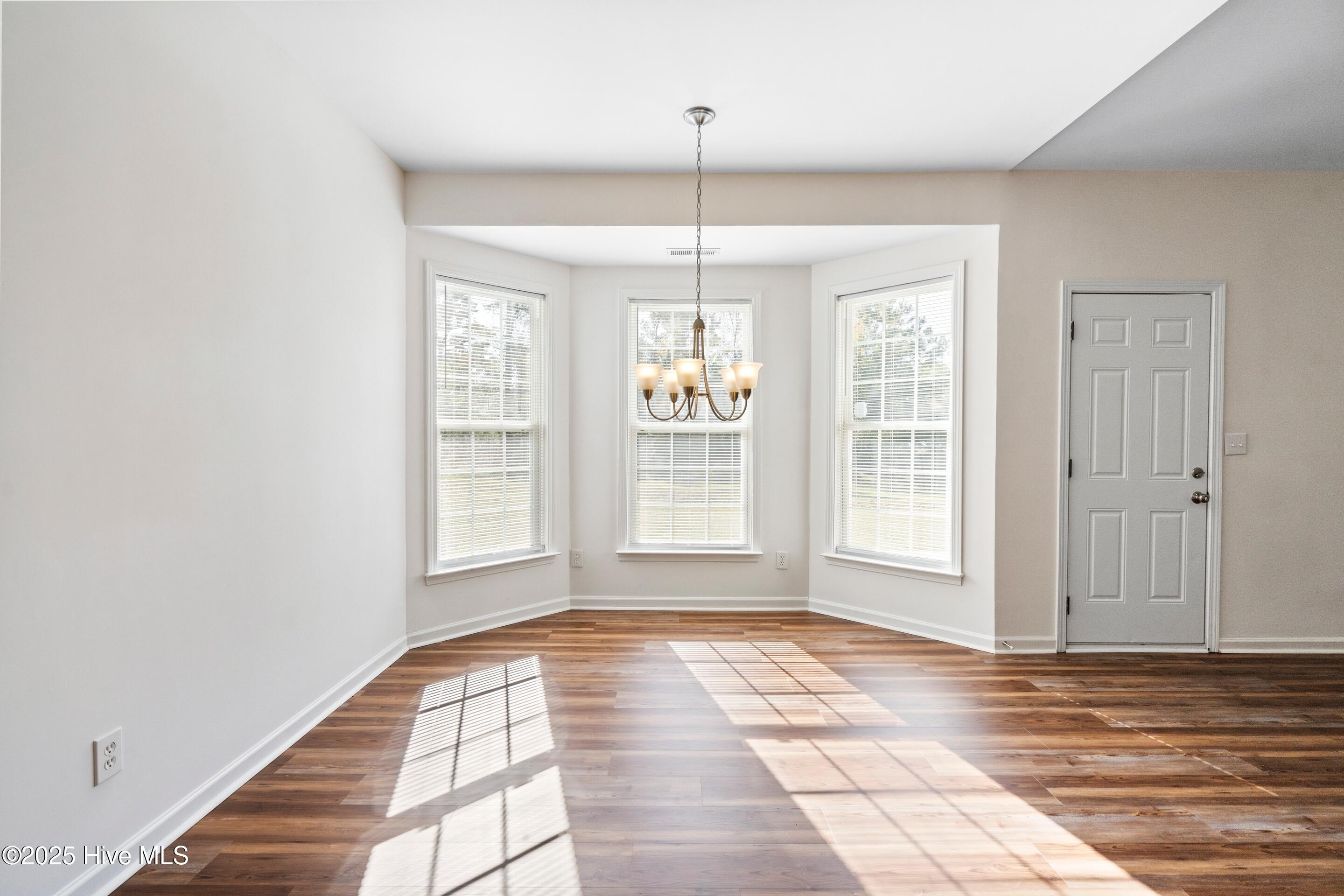 100542341 | Photo 22