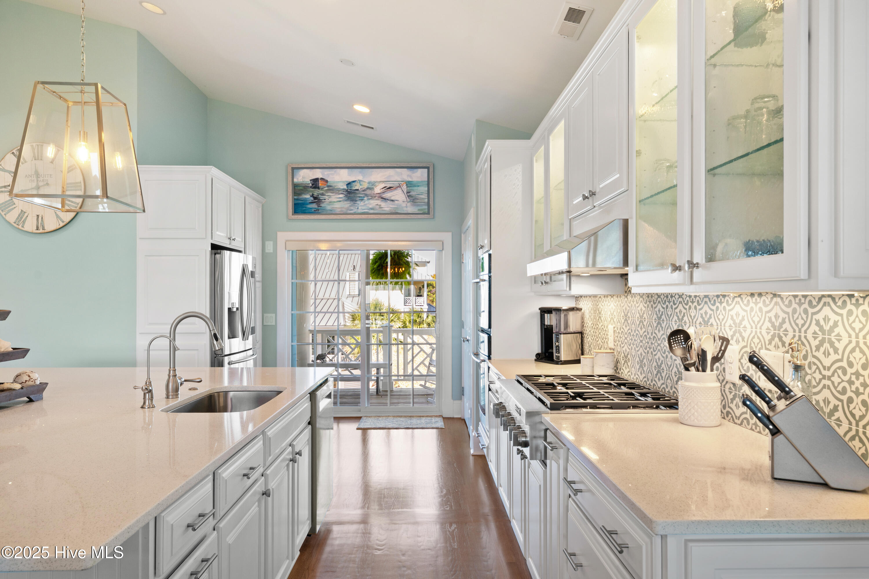 100541249 | Photo 45