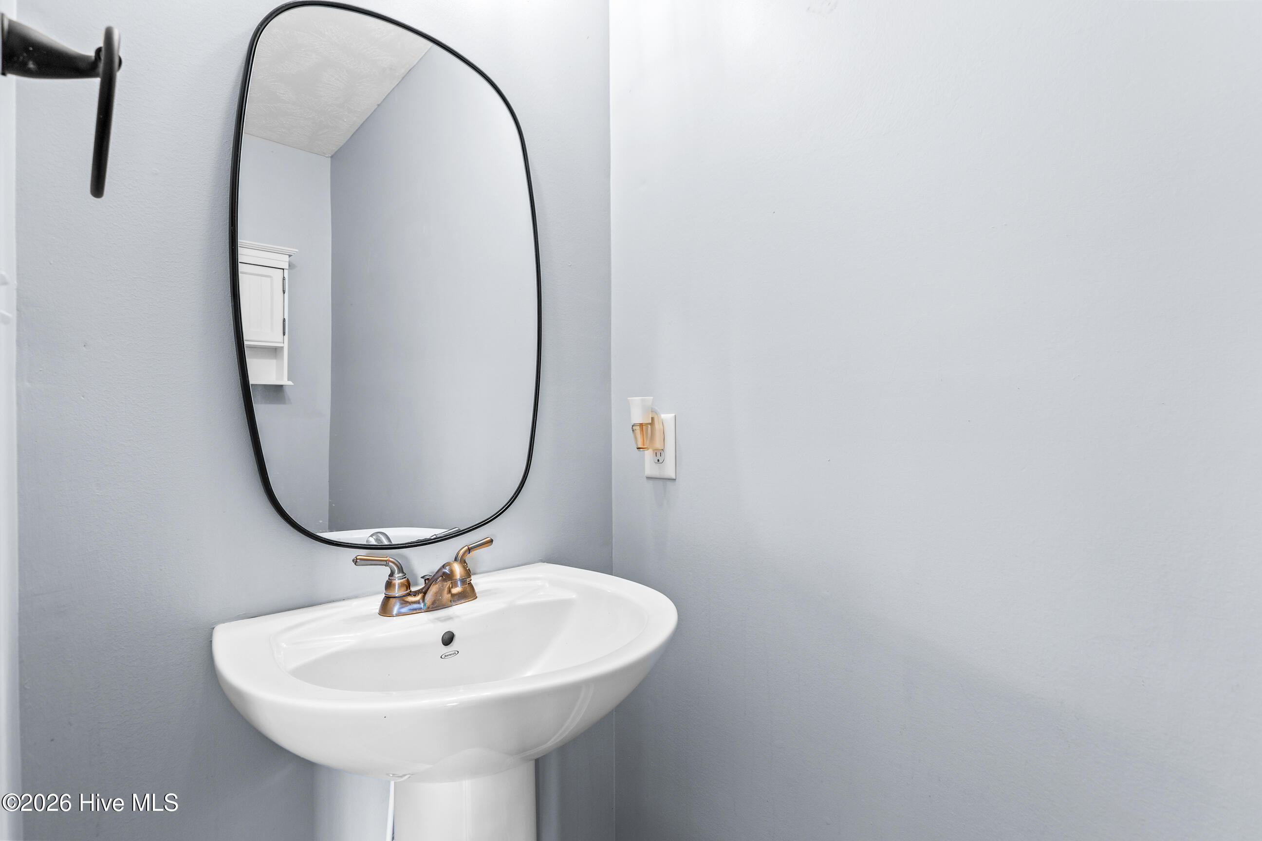 100570395 | Photo 15