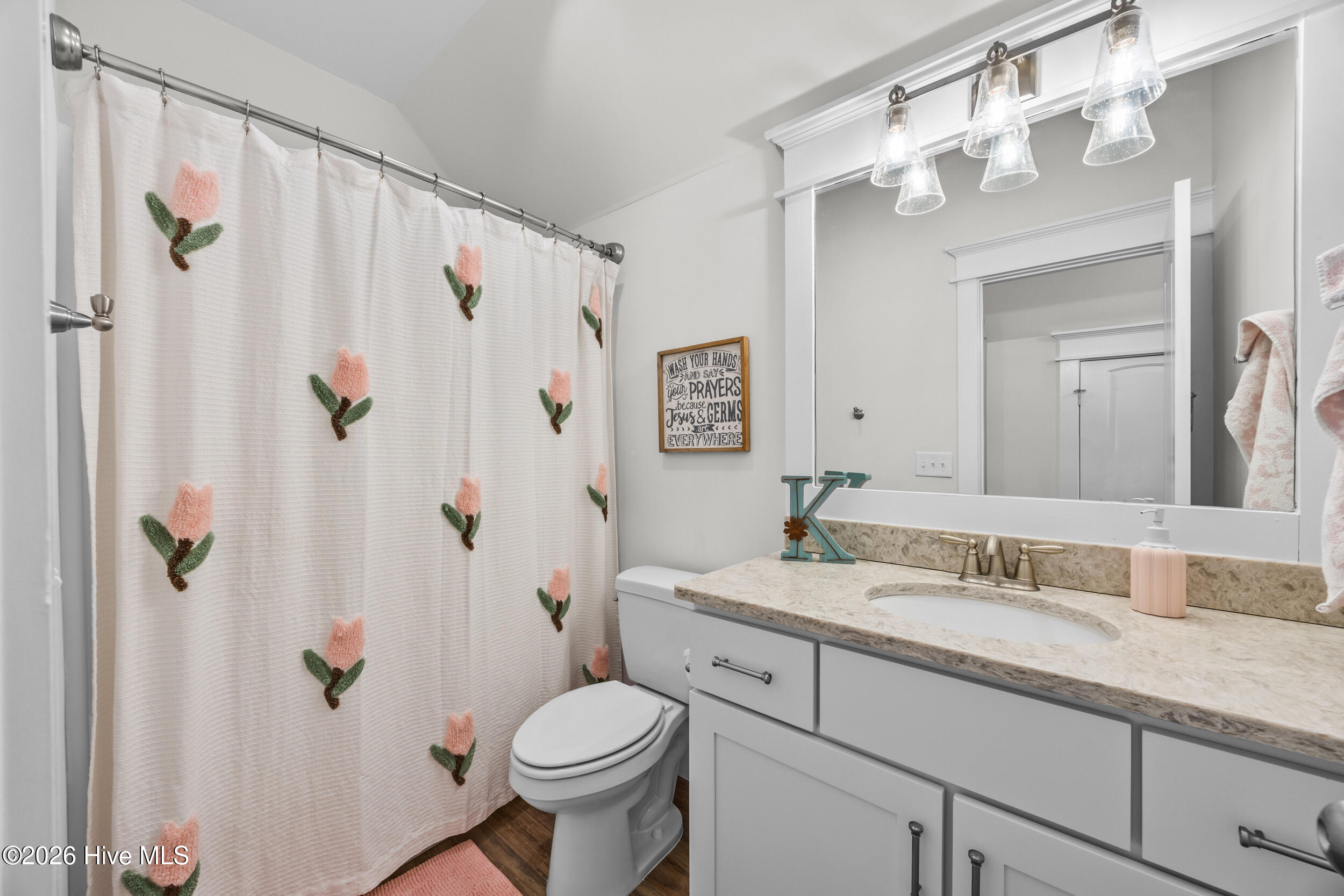 100562182 | Photo 49