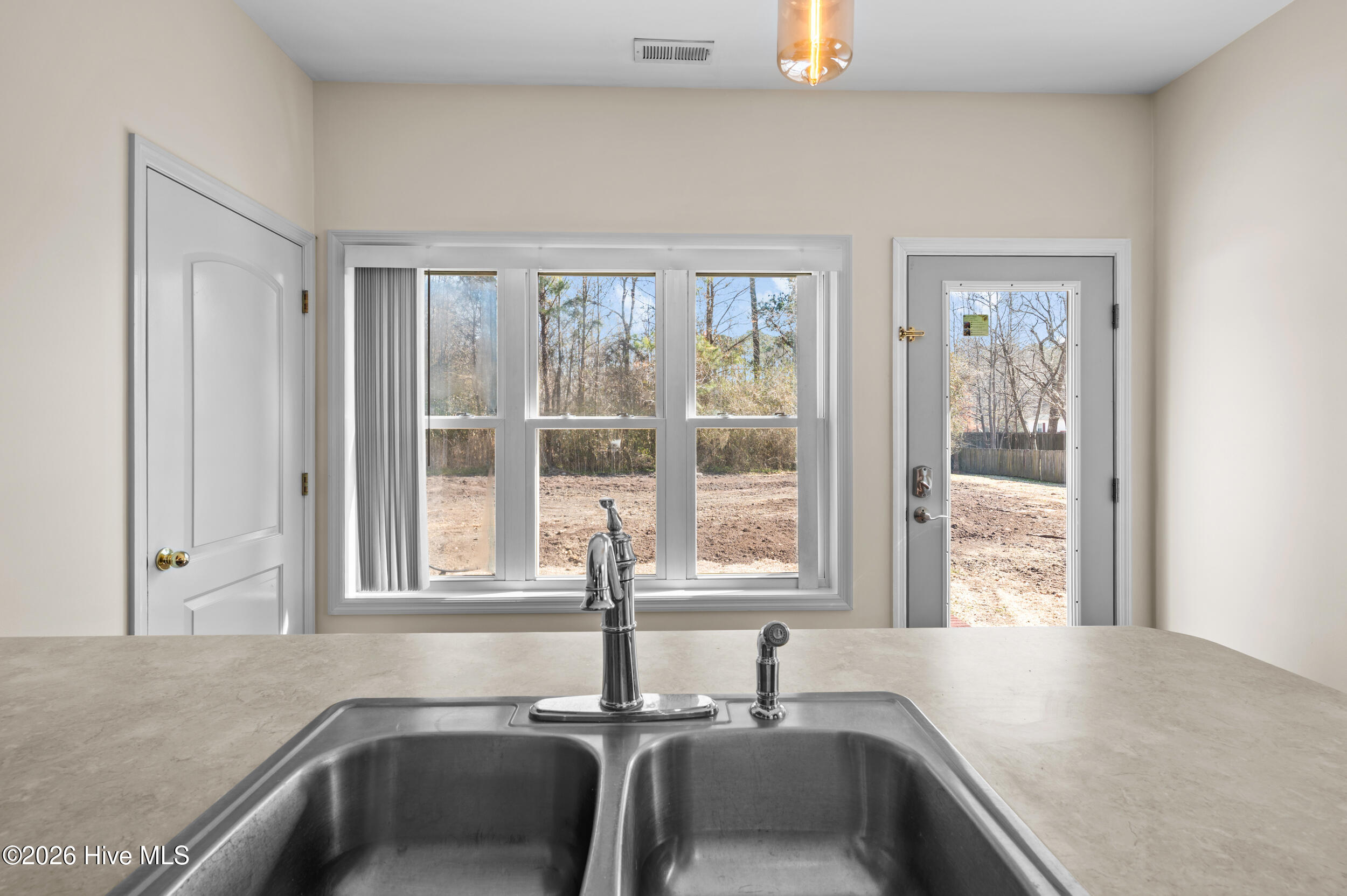 100553991 | Photo 12