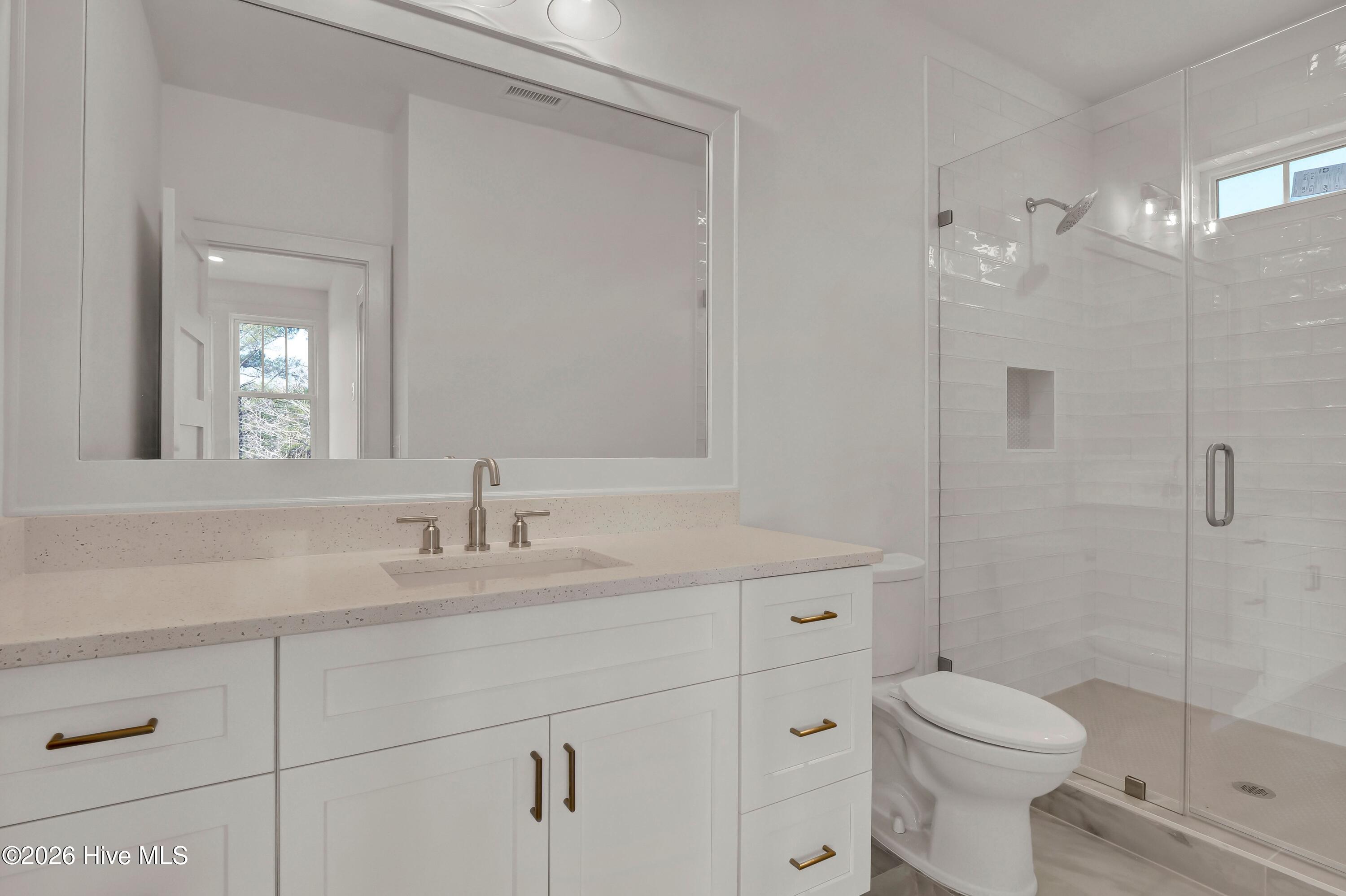 100553648 | Photo 43