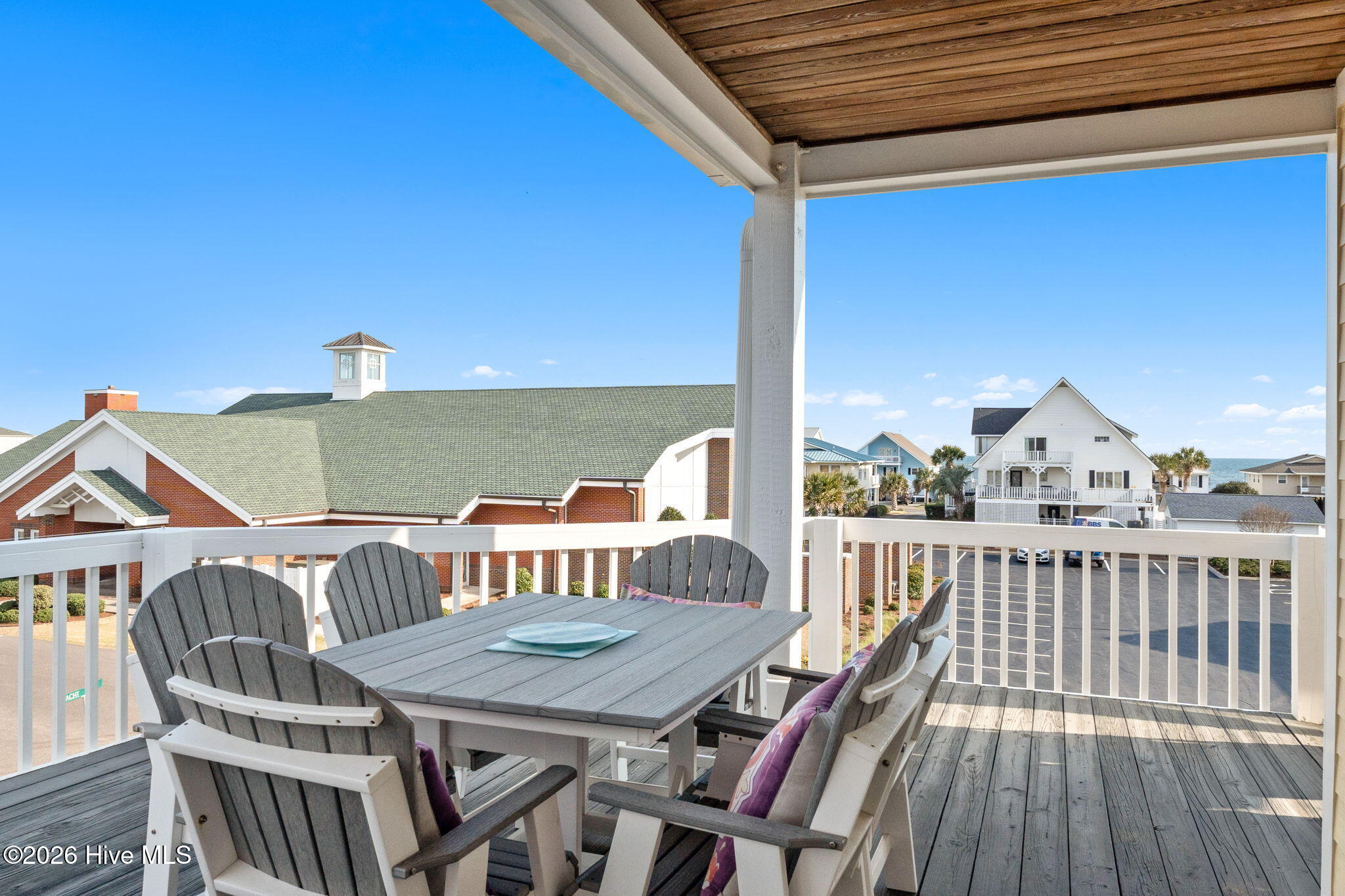 100561633 | Photo 53