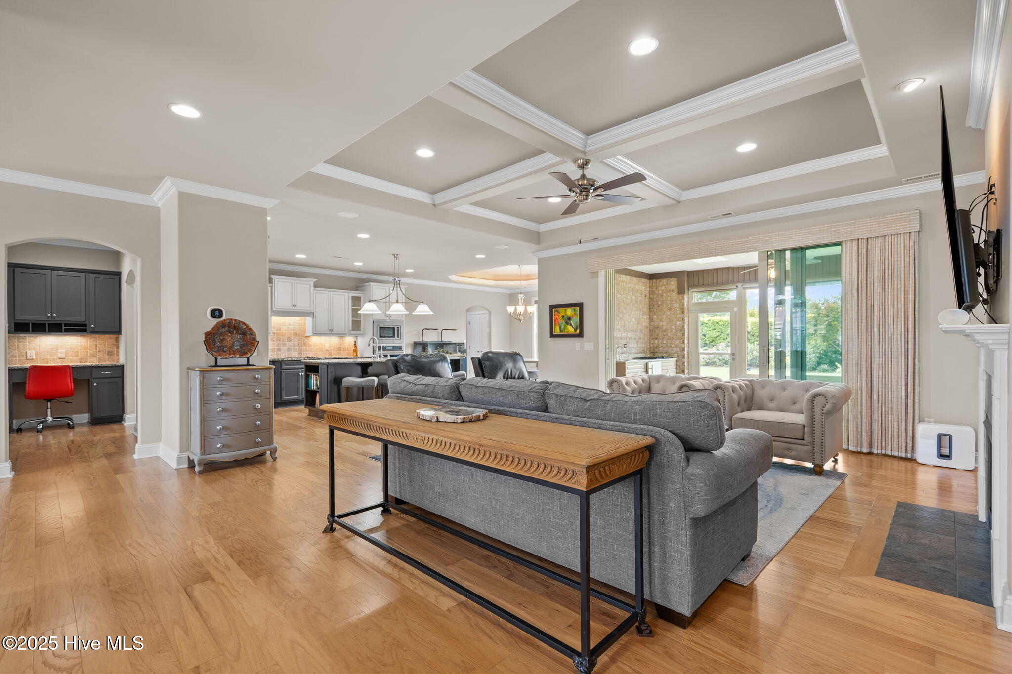 100530735 | Photo 10