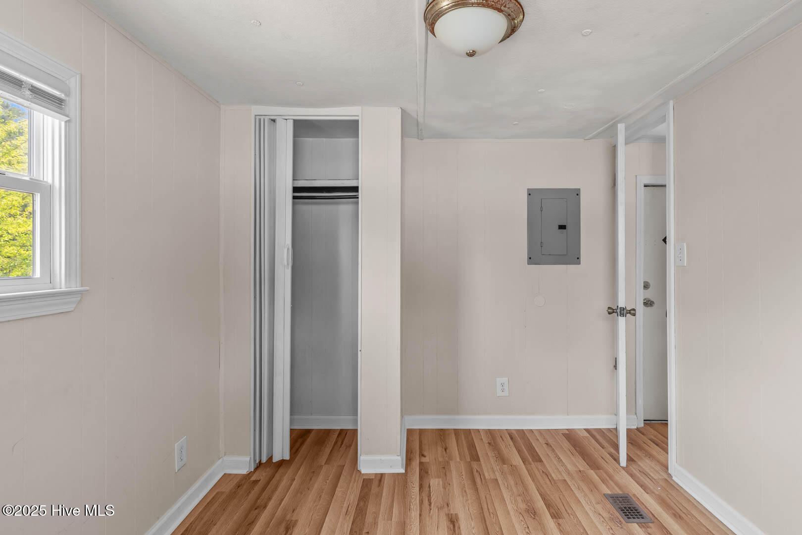 100557844 | Photo 20