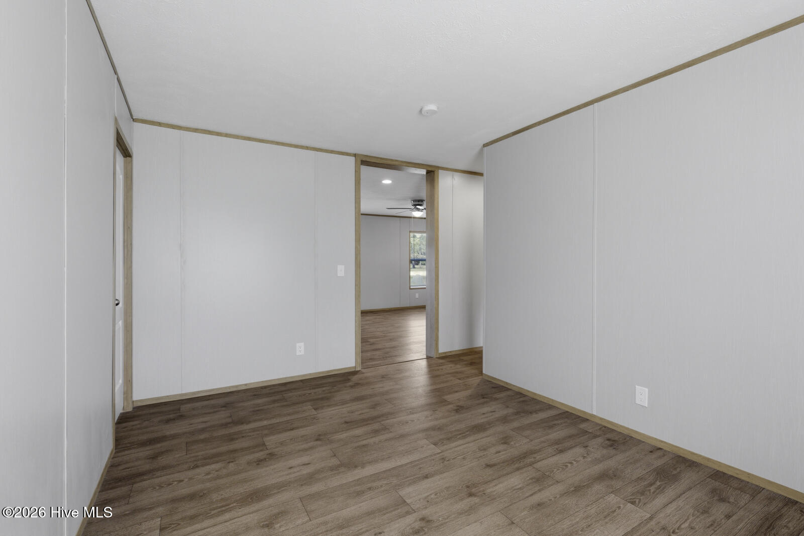 100565358 | Photo 26