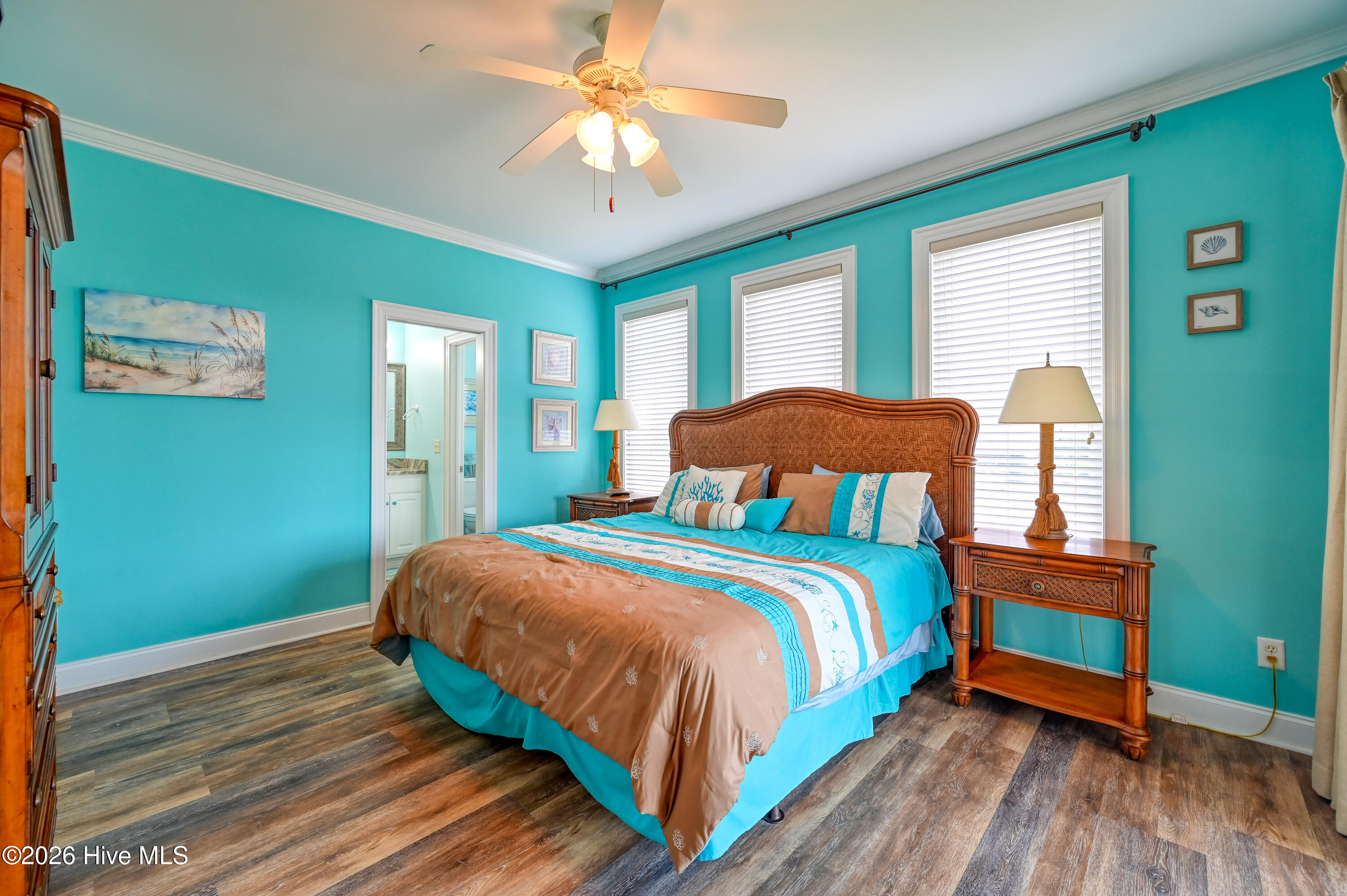 100569852 | Photo 30