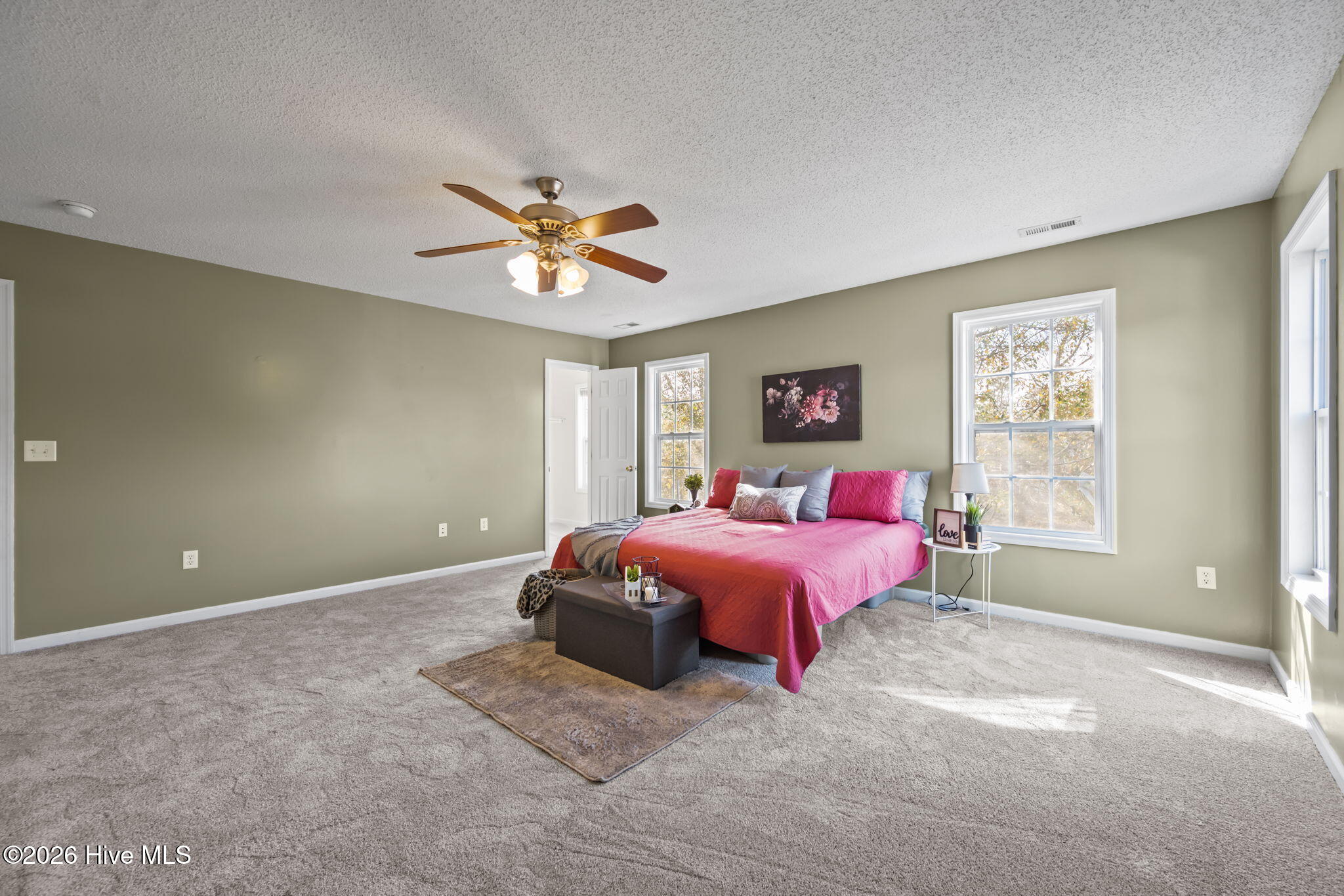 100547961 | Photo 21