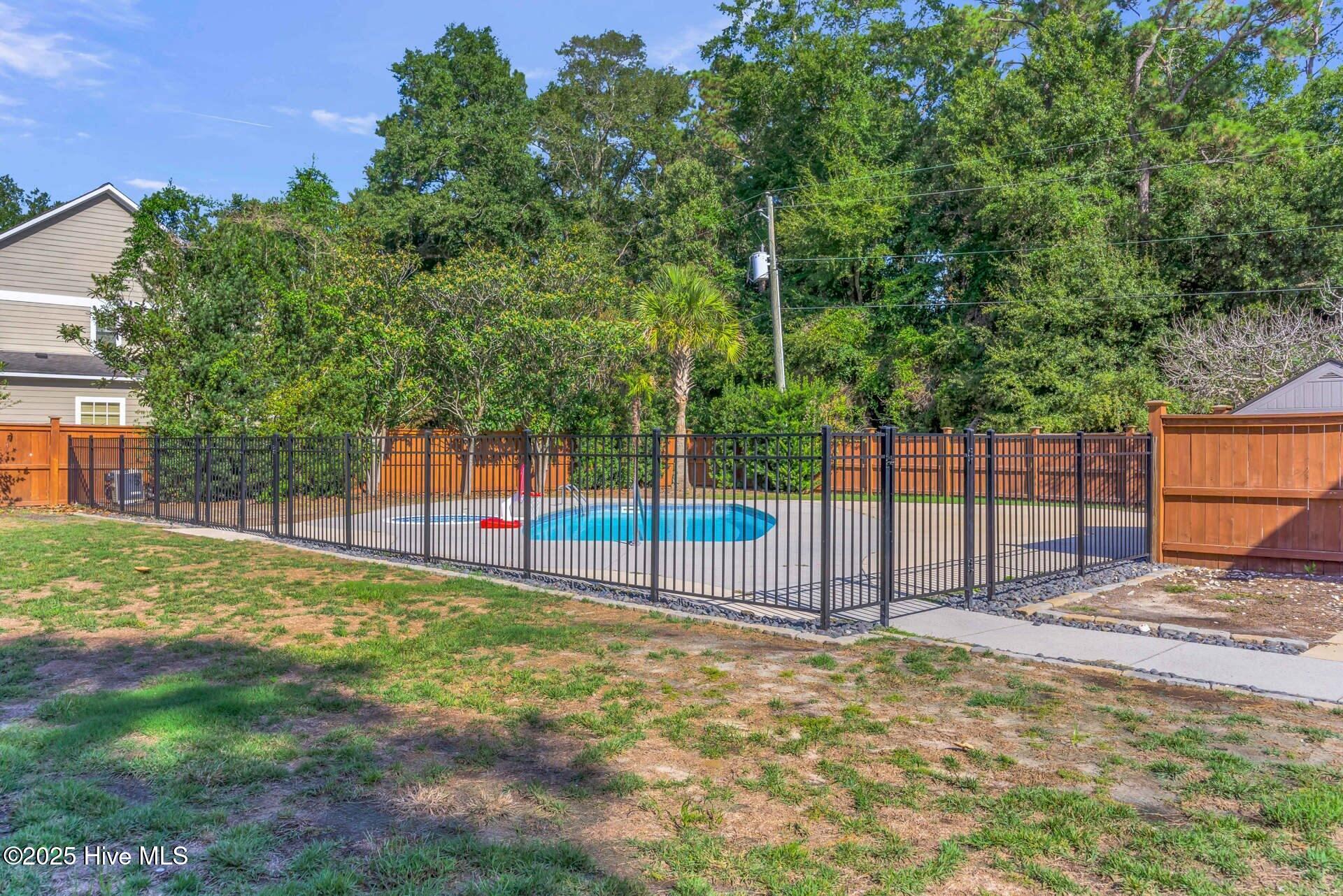 100532167 | Photo 56