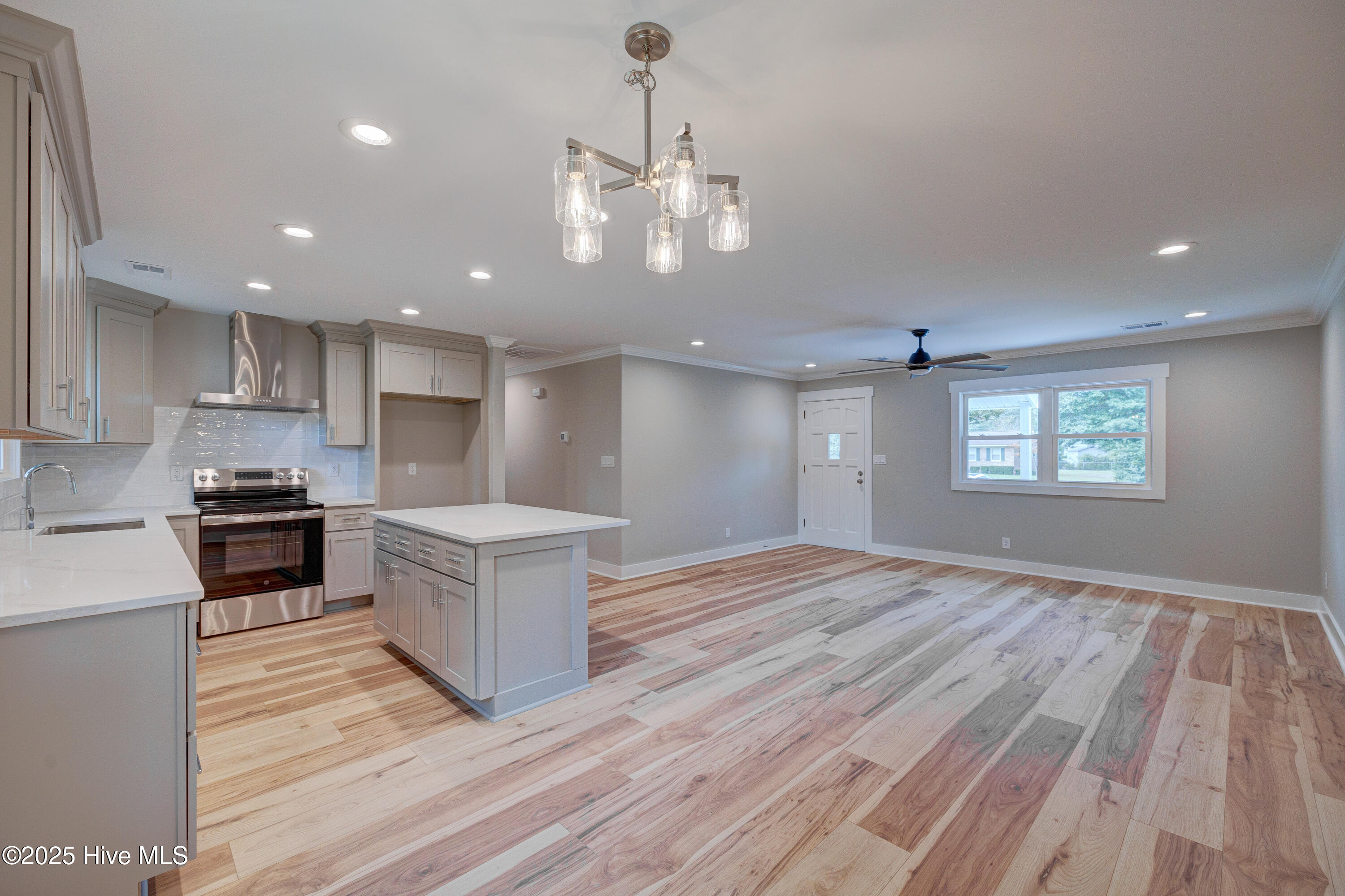 100534169 | Photo 12