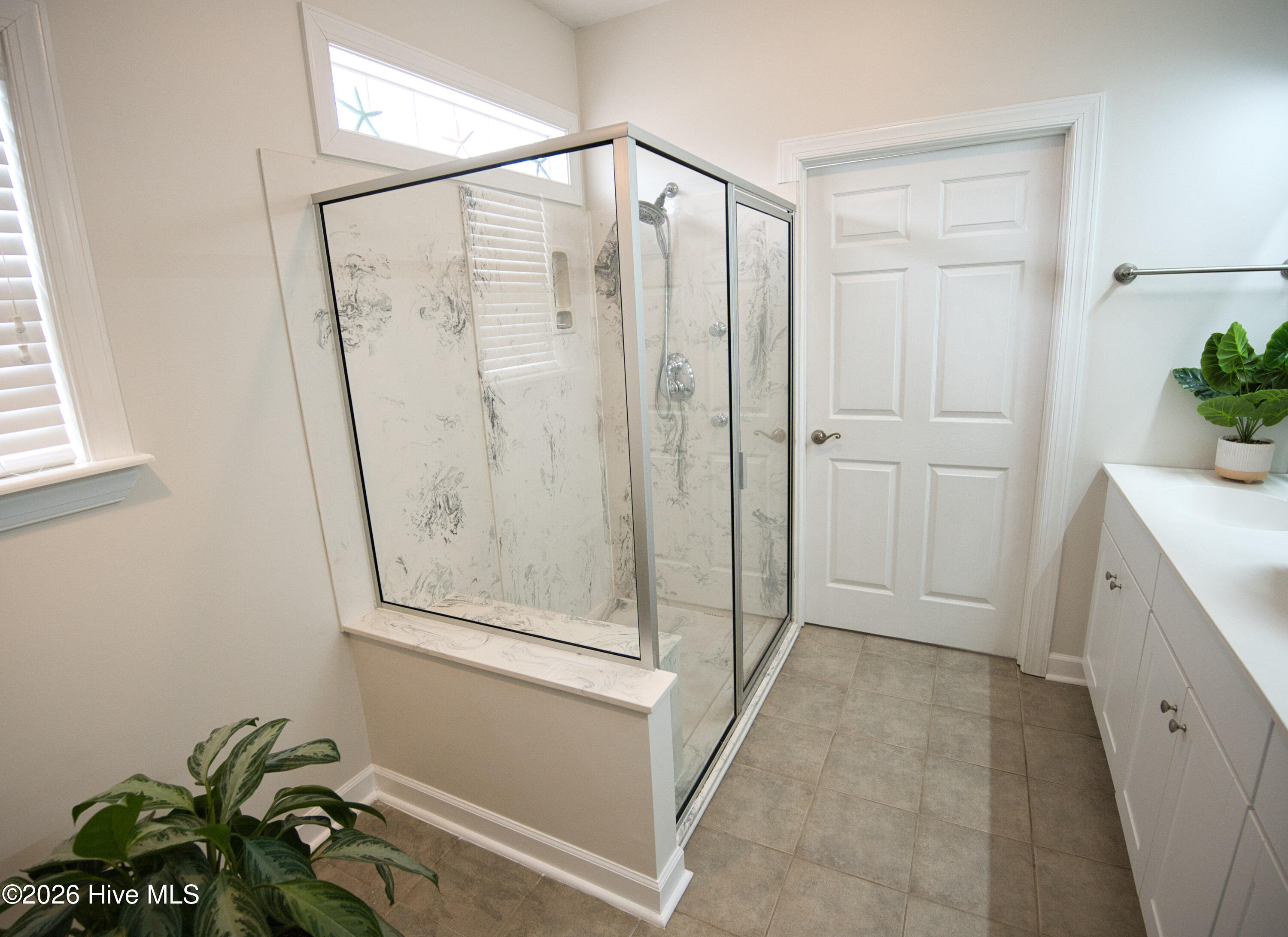 100558044 | Photo 33