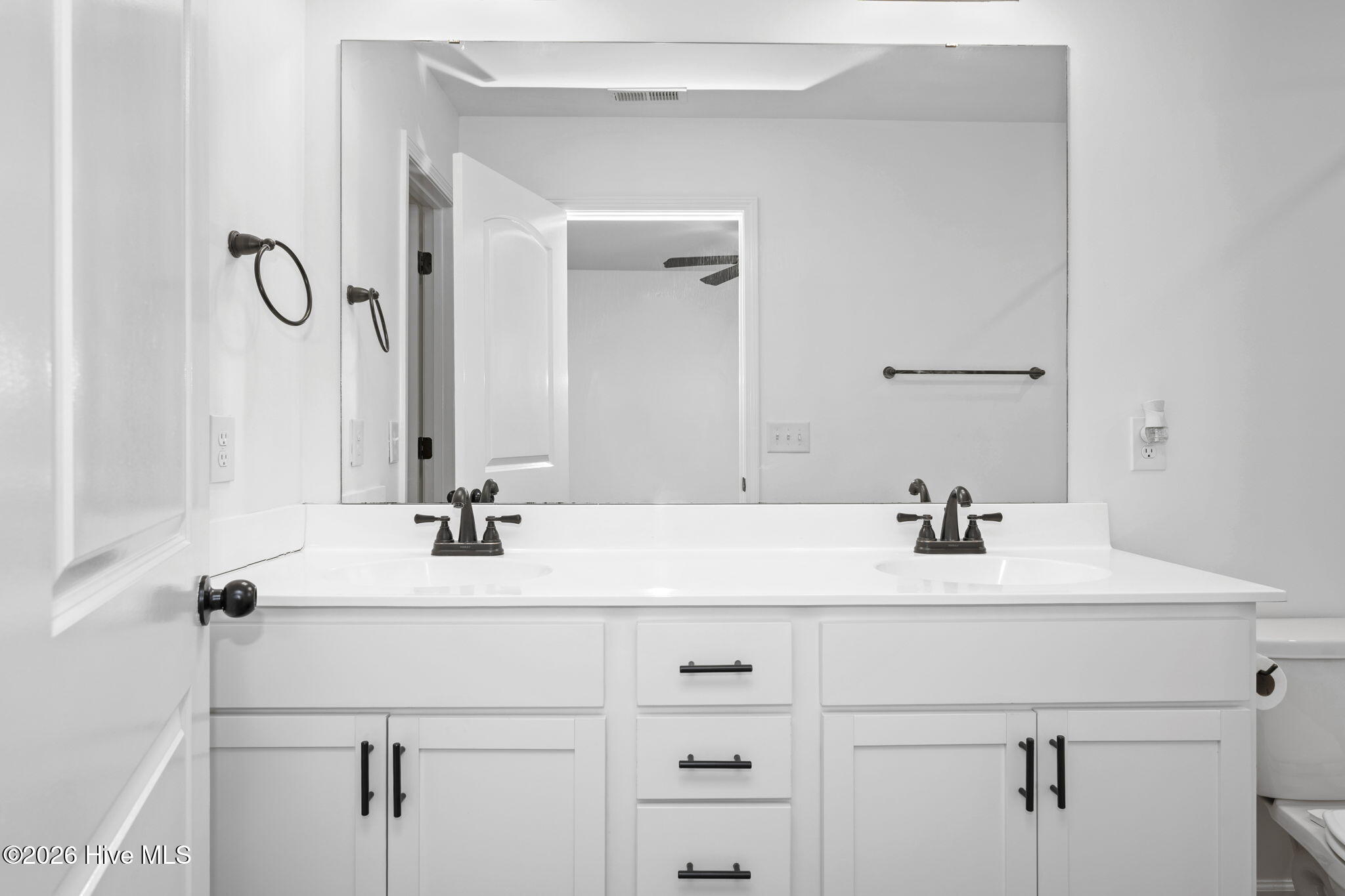 100547697 | Photo 32