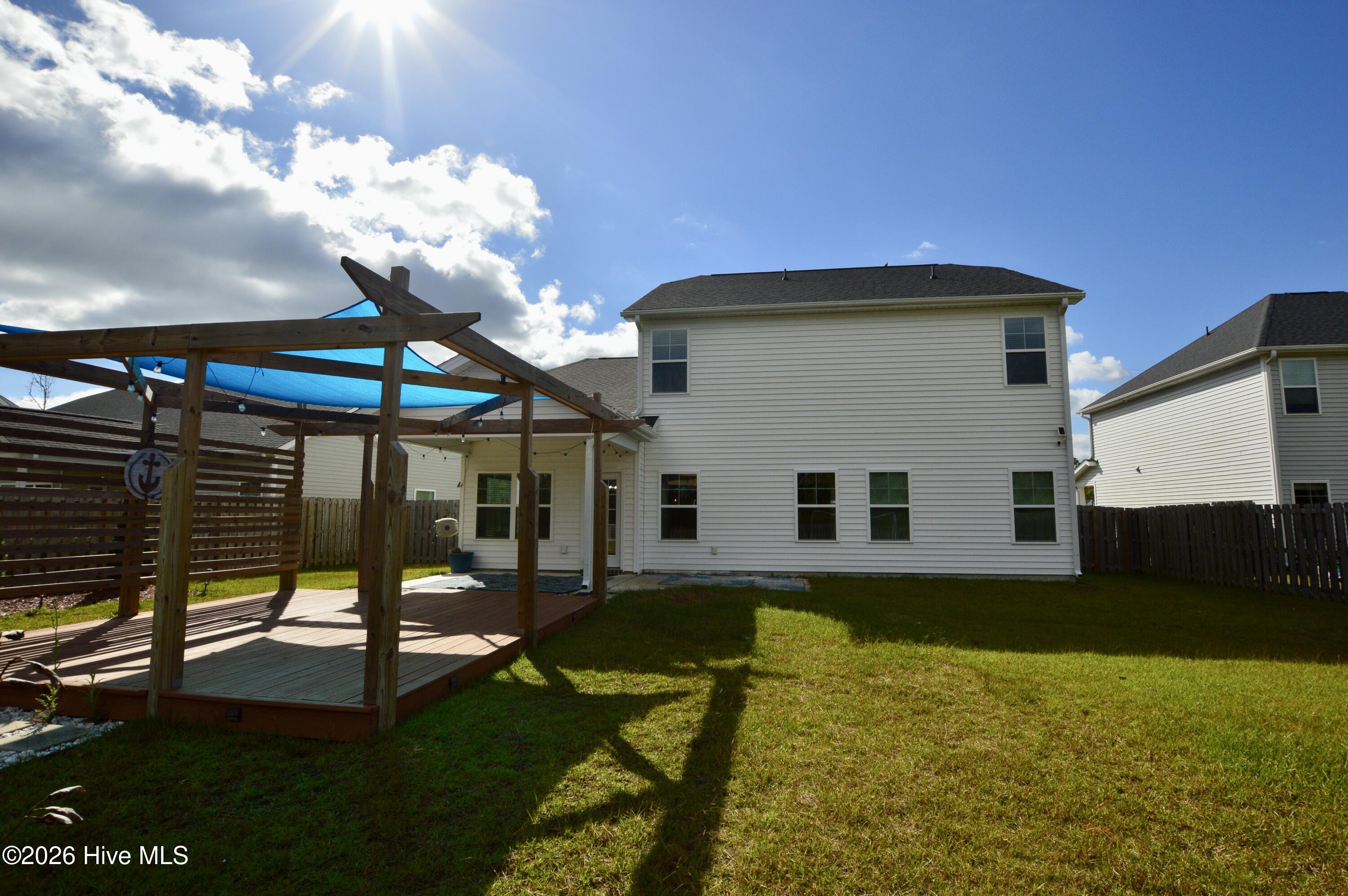 100562779 | Photo 40