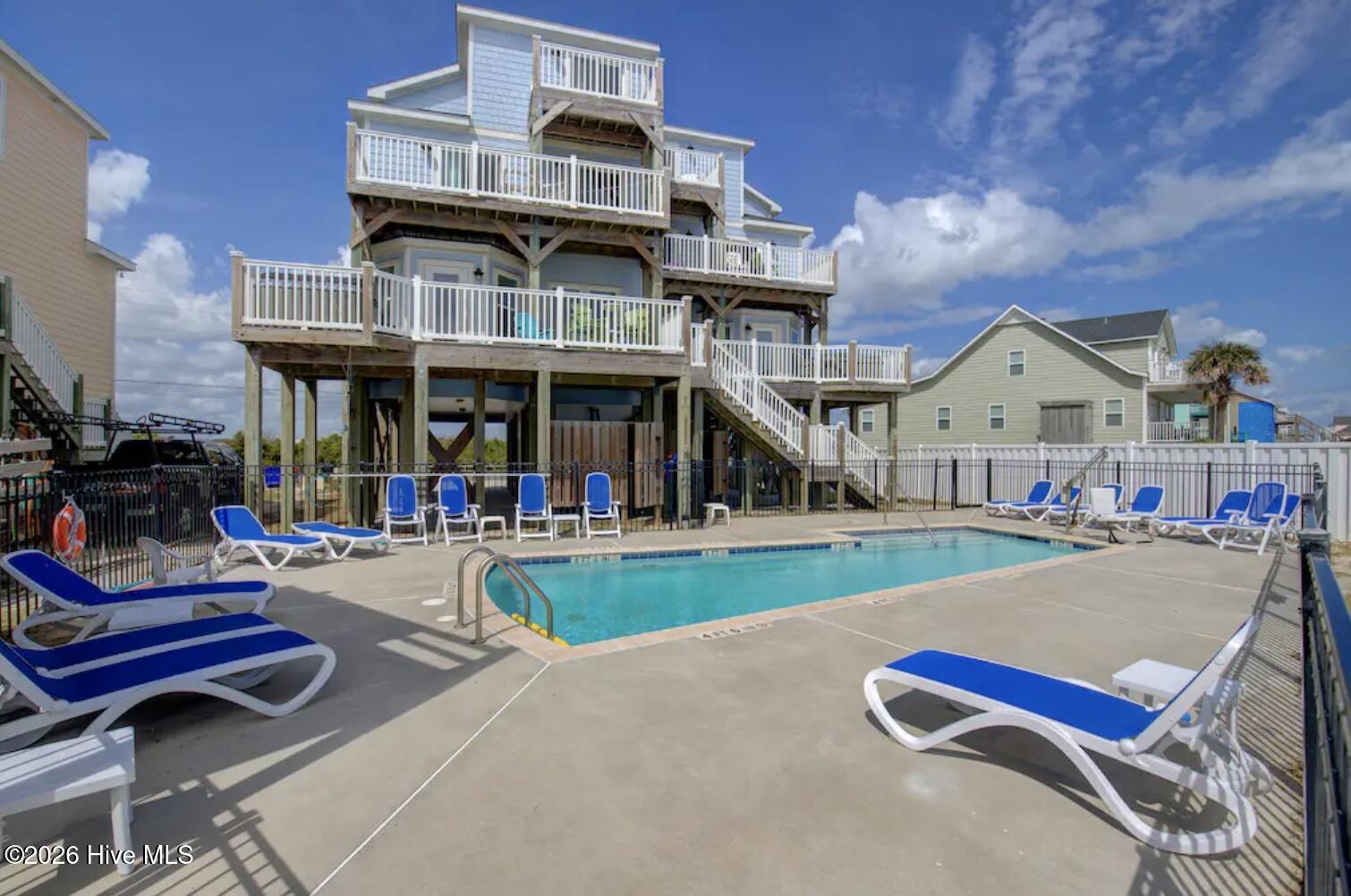 100552371 | Photo 43