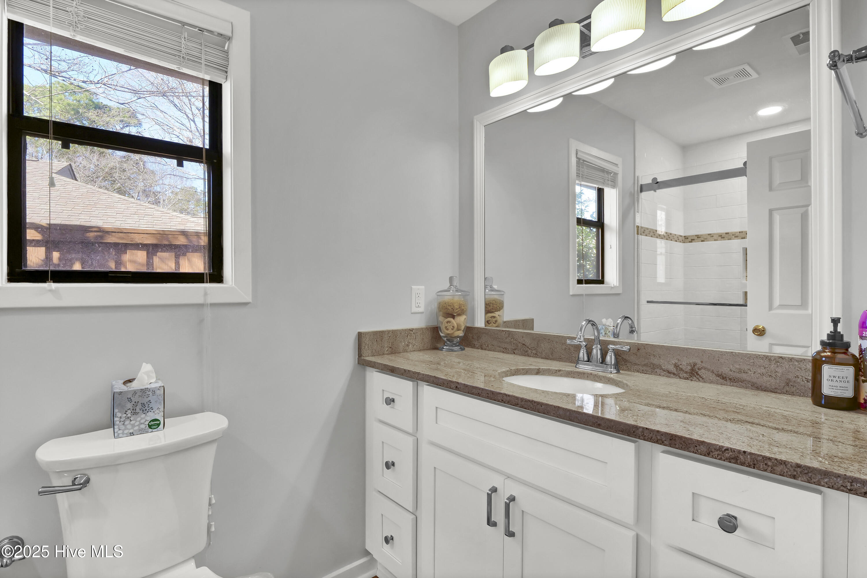 100545648 | Photo 22