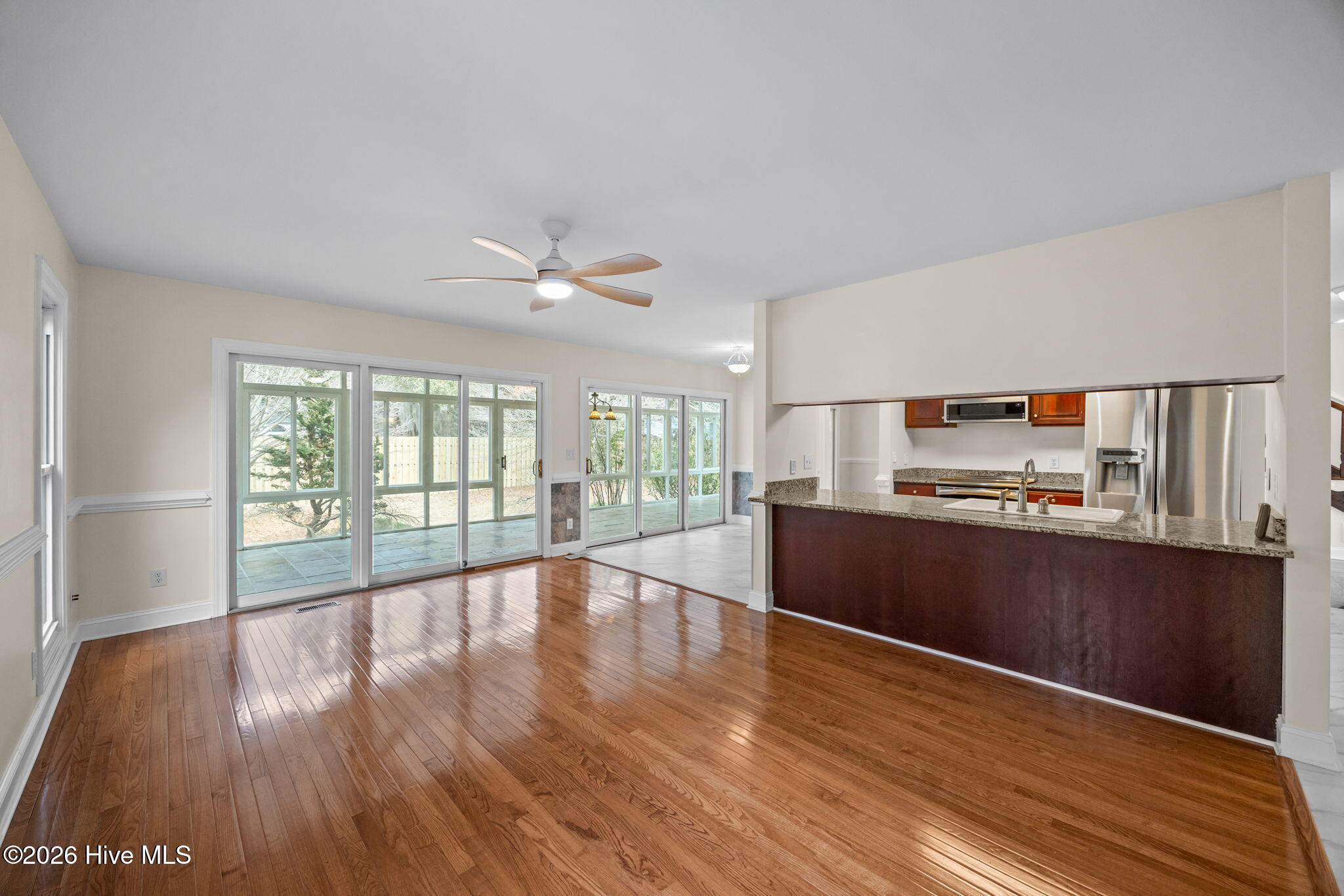 100557561 | Photo 12