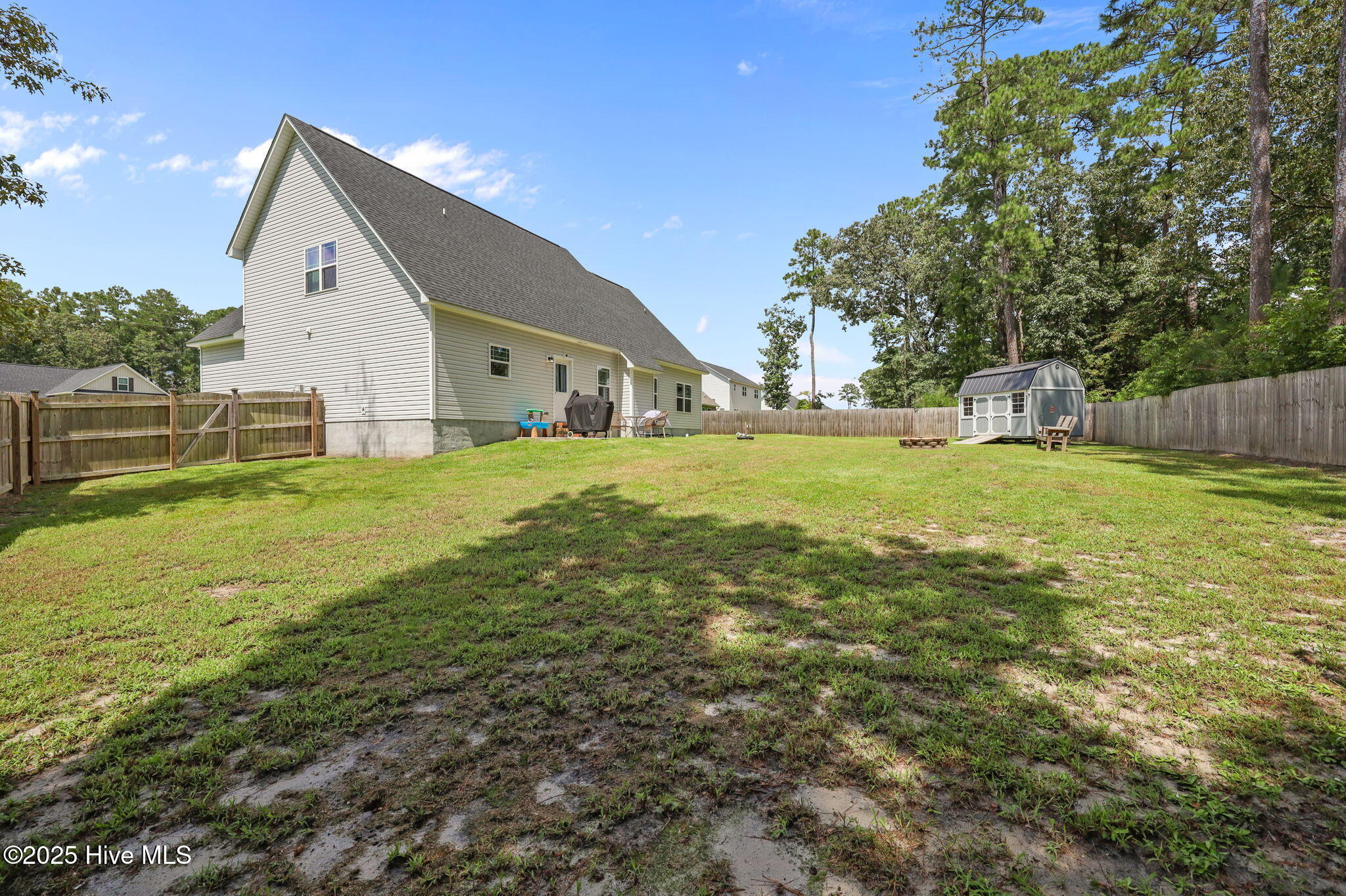 100525463 | Photo 35