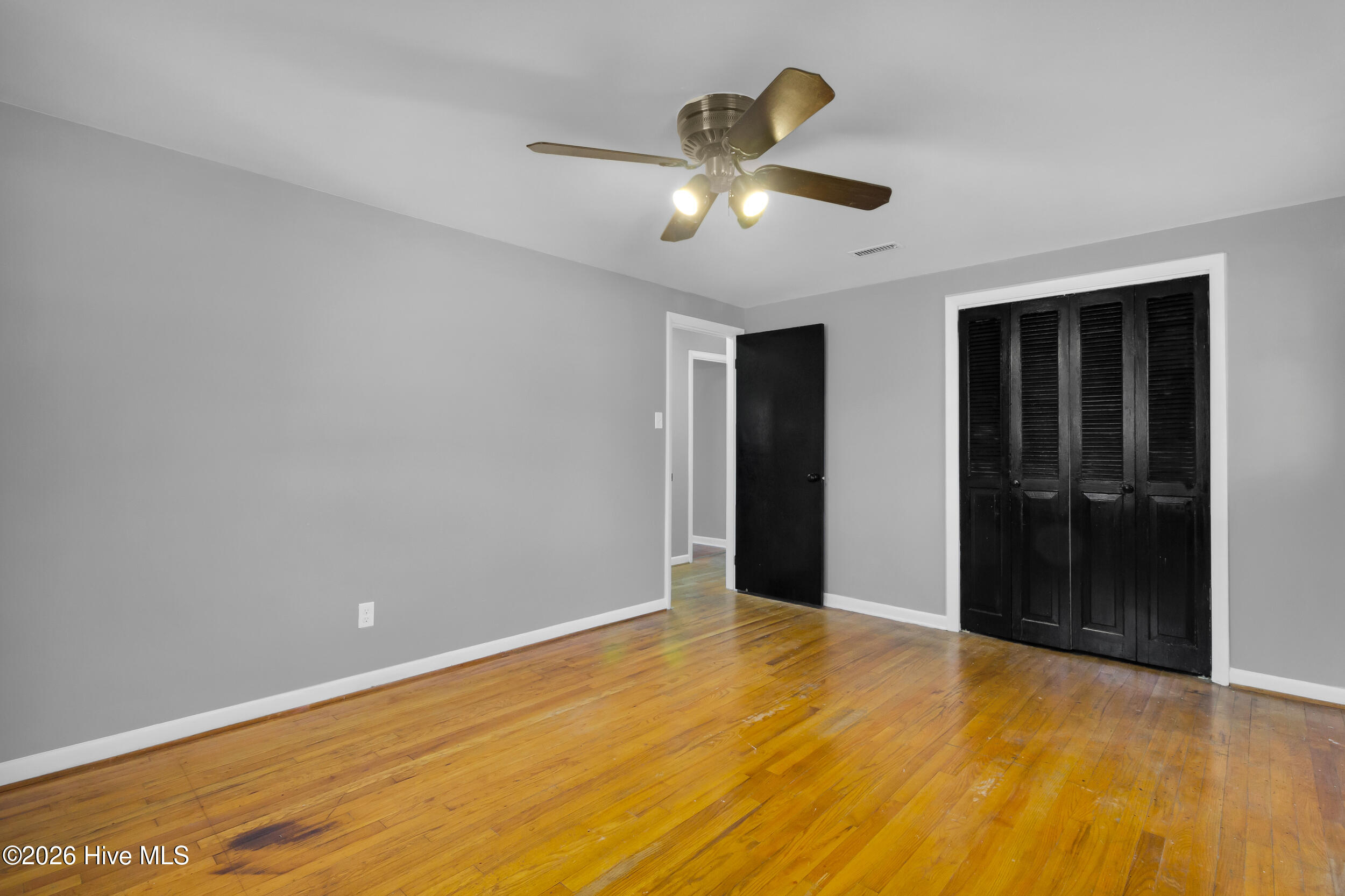 100547330 | Photo 28