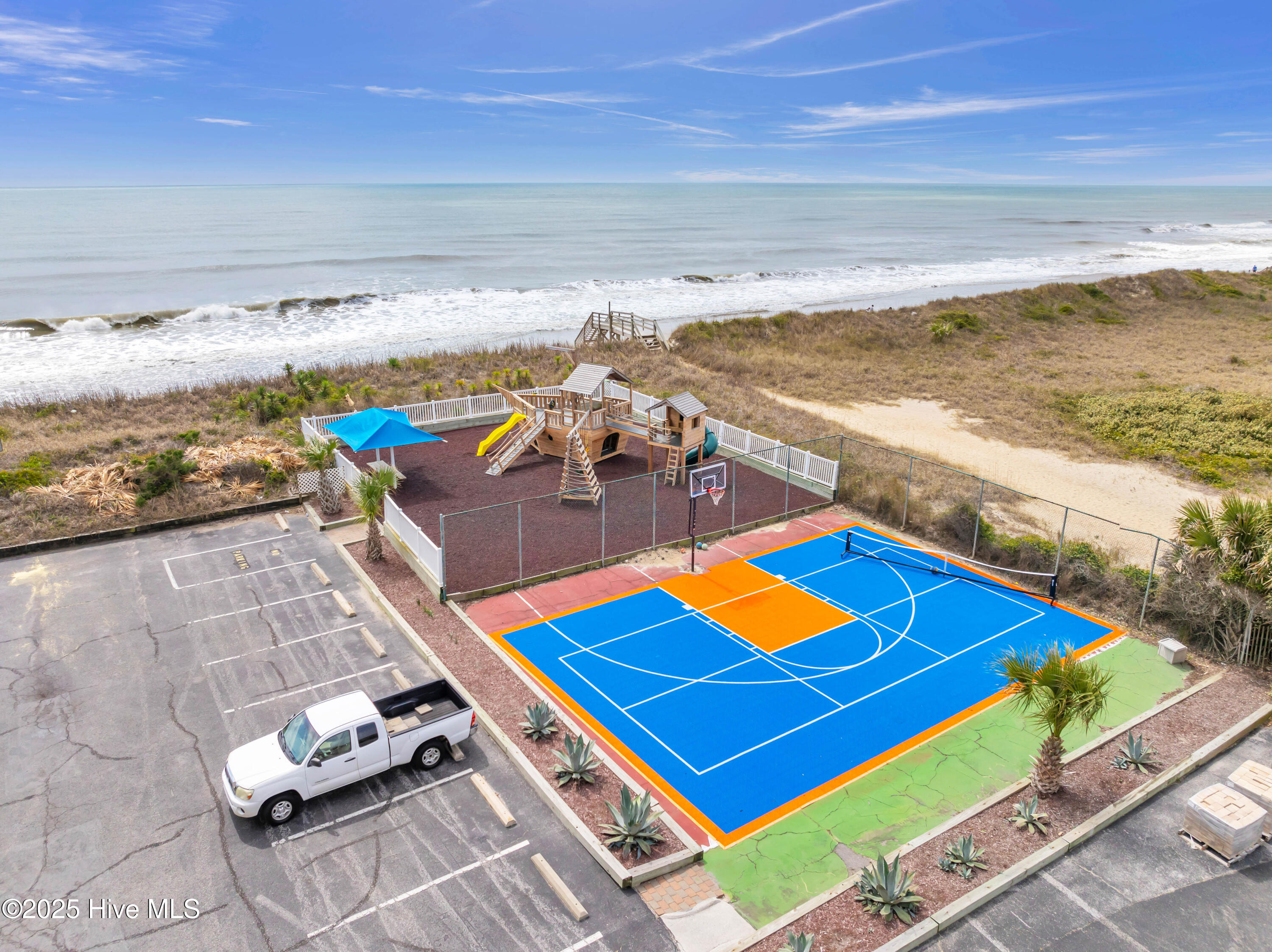 100498683 | Photo 35