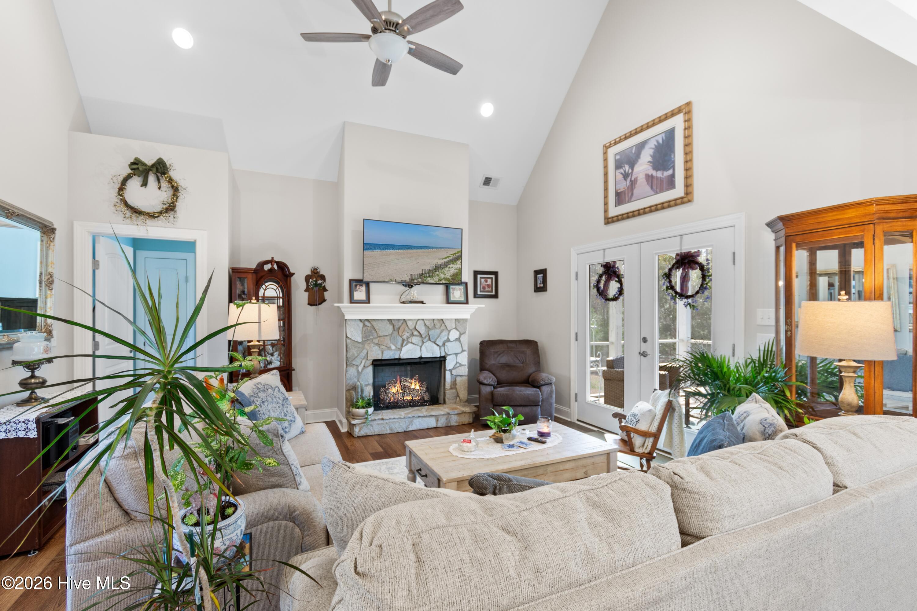 100548806 | Photo 12