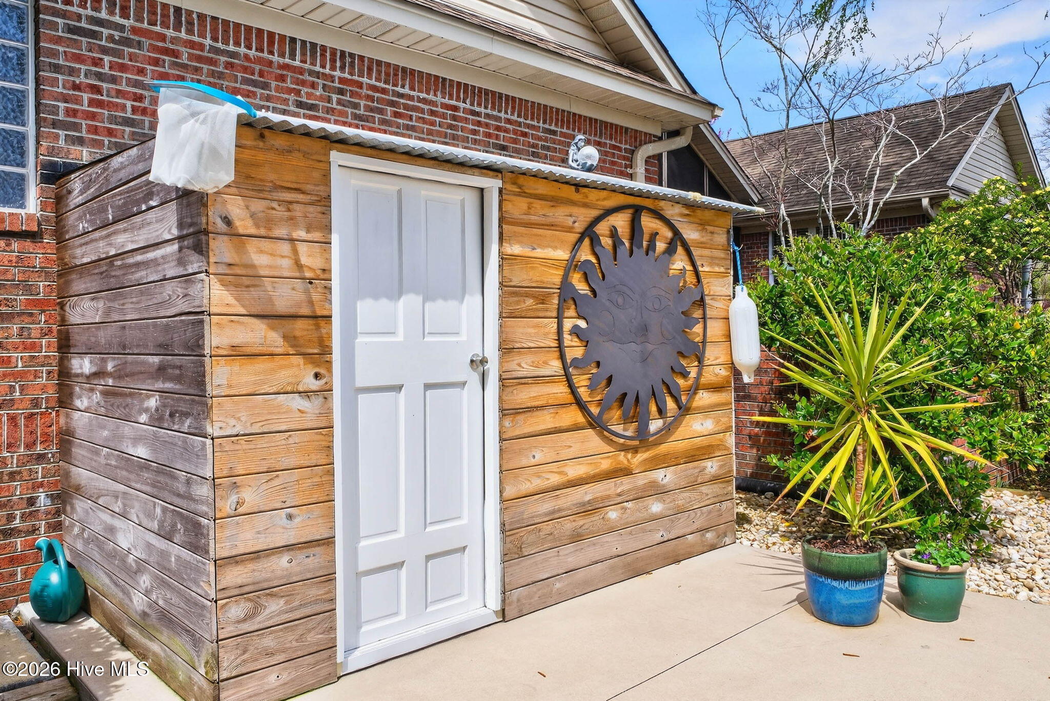 100562589 | Photo 13