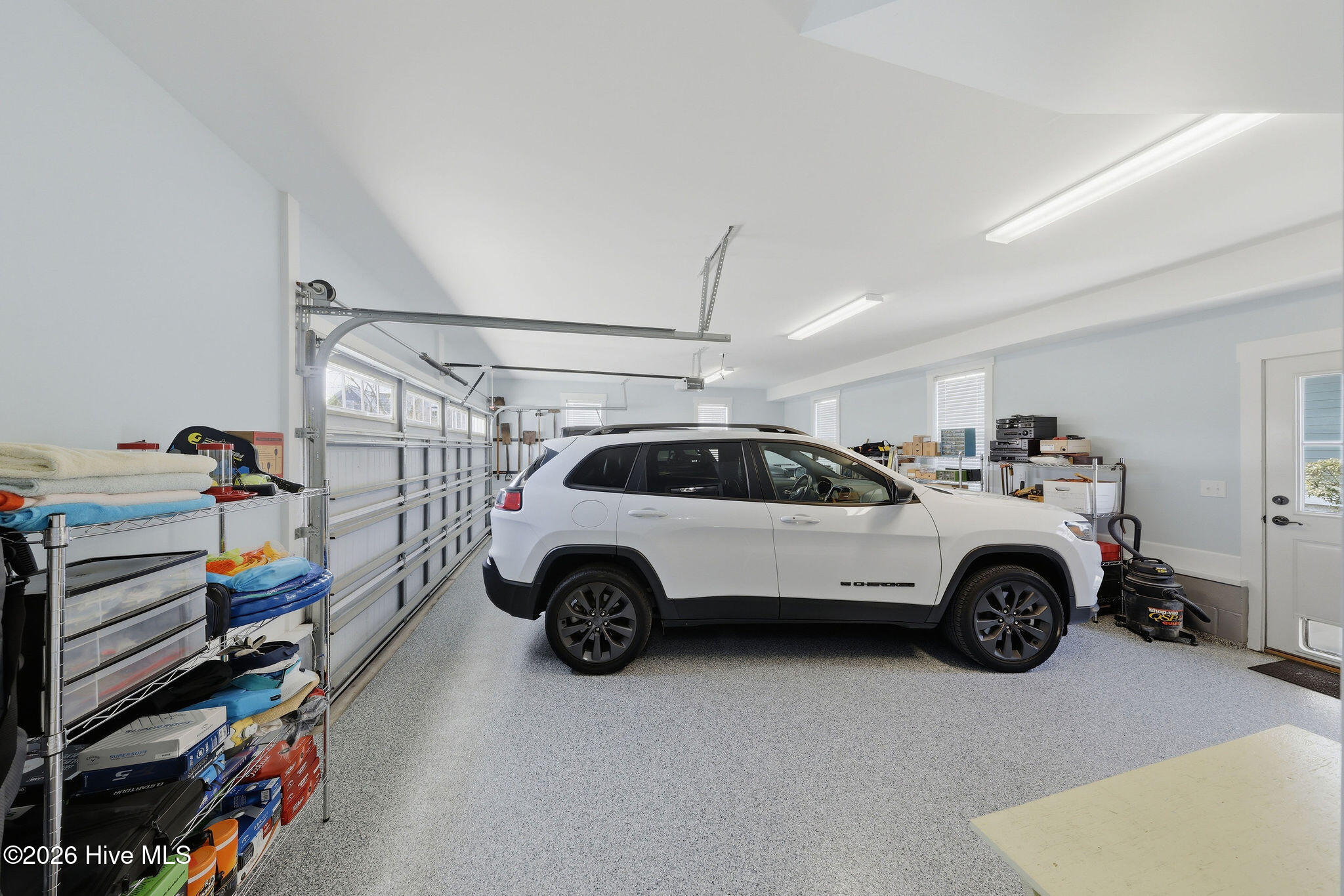 100563234 | Photo 34