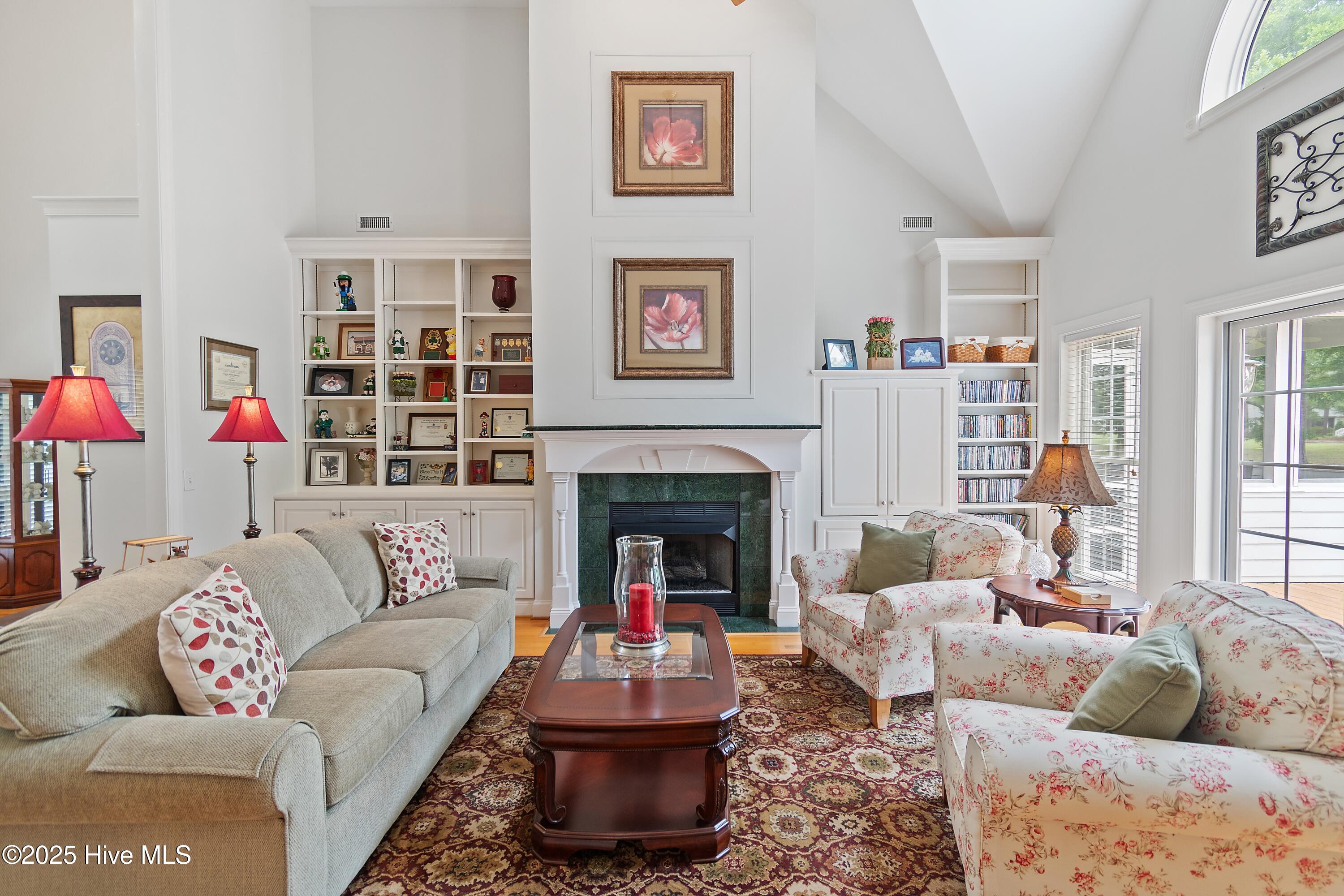 100512270 | Photo 10