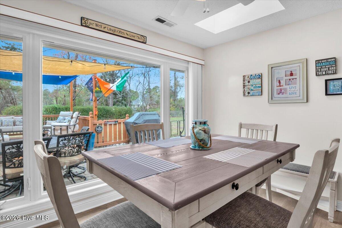 100563011 | Photo 24