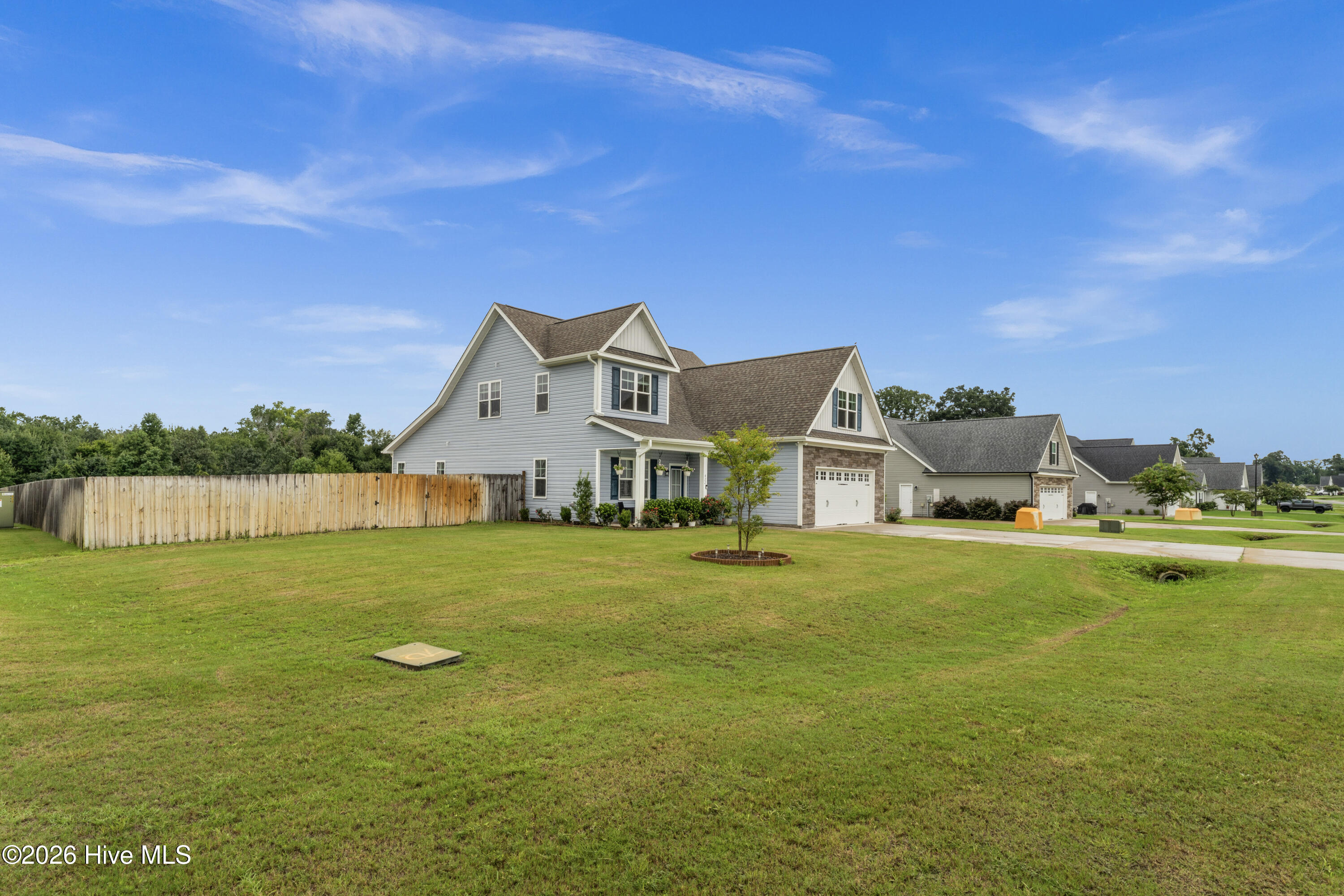 100569273 | Photo 57