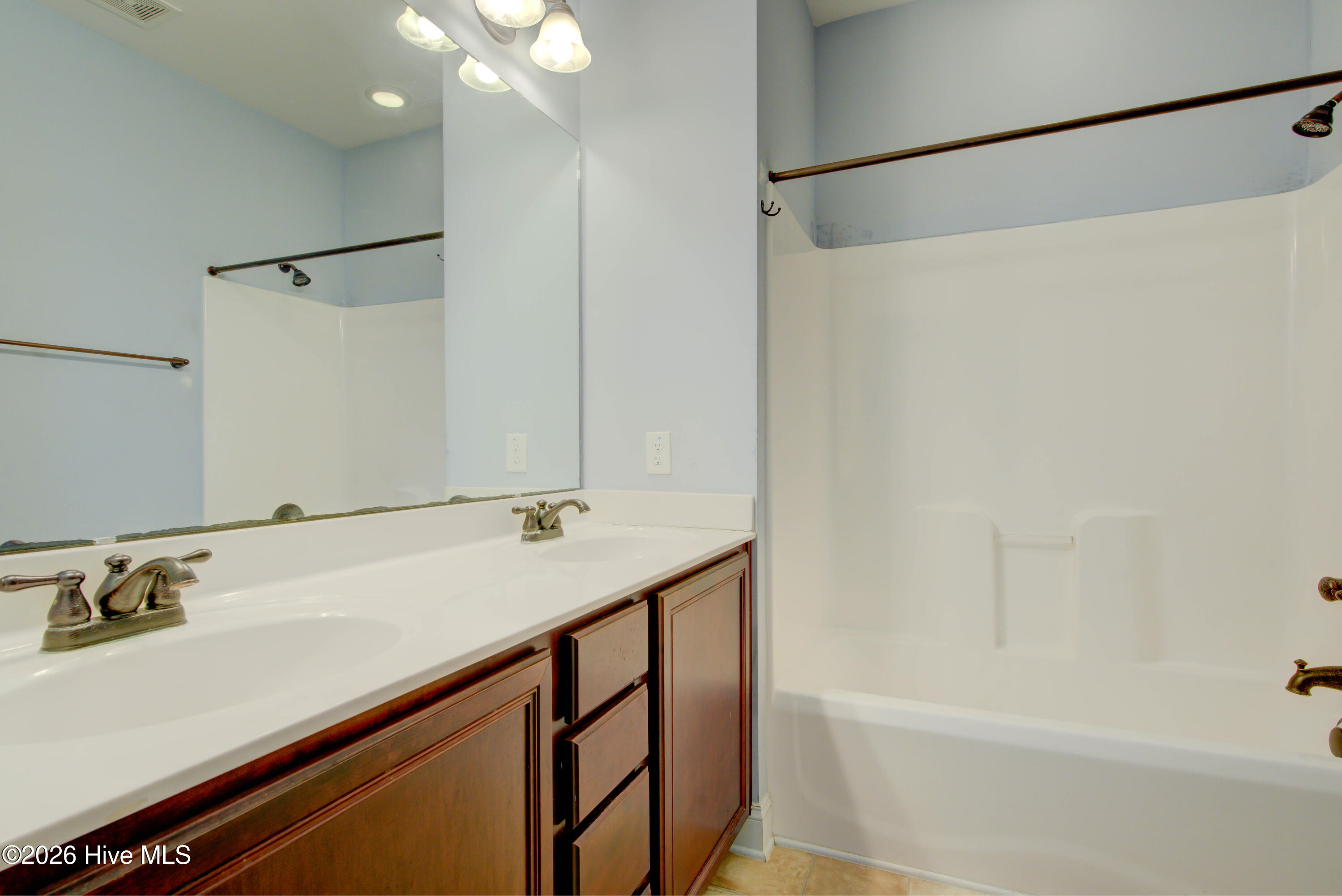 100561600 | Photo 13