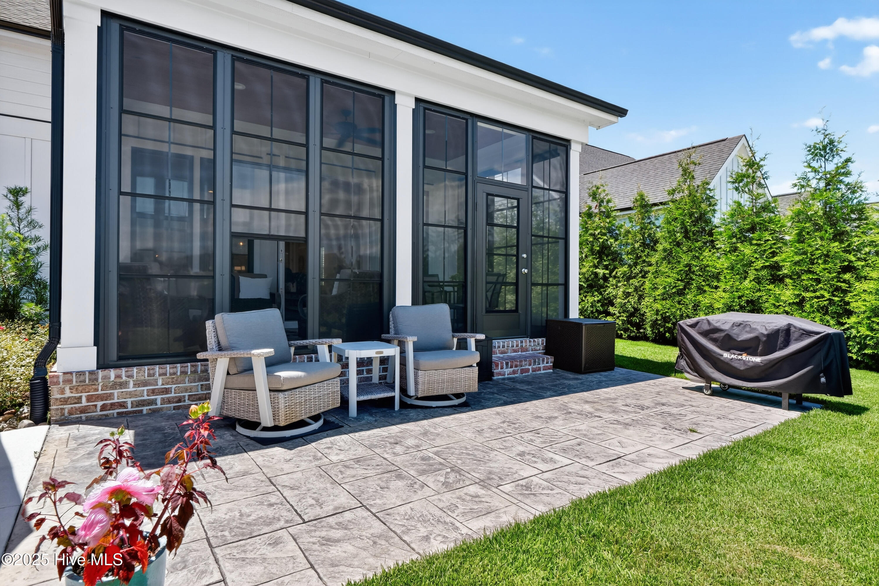 100523935 | Photo 52