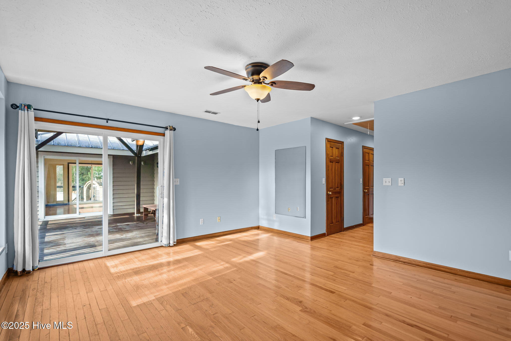 100536455 | Photo 35