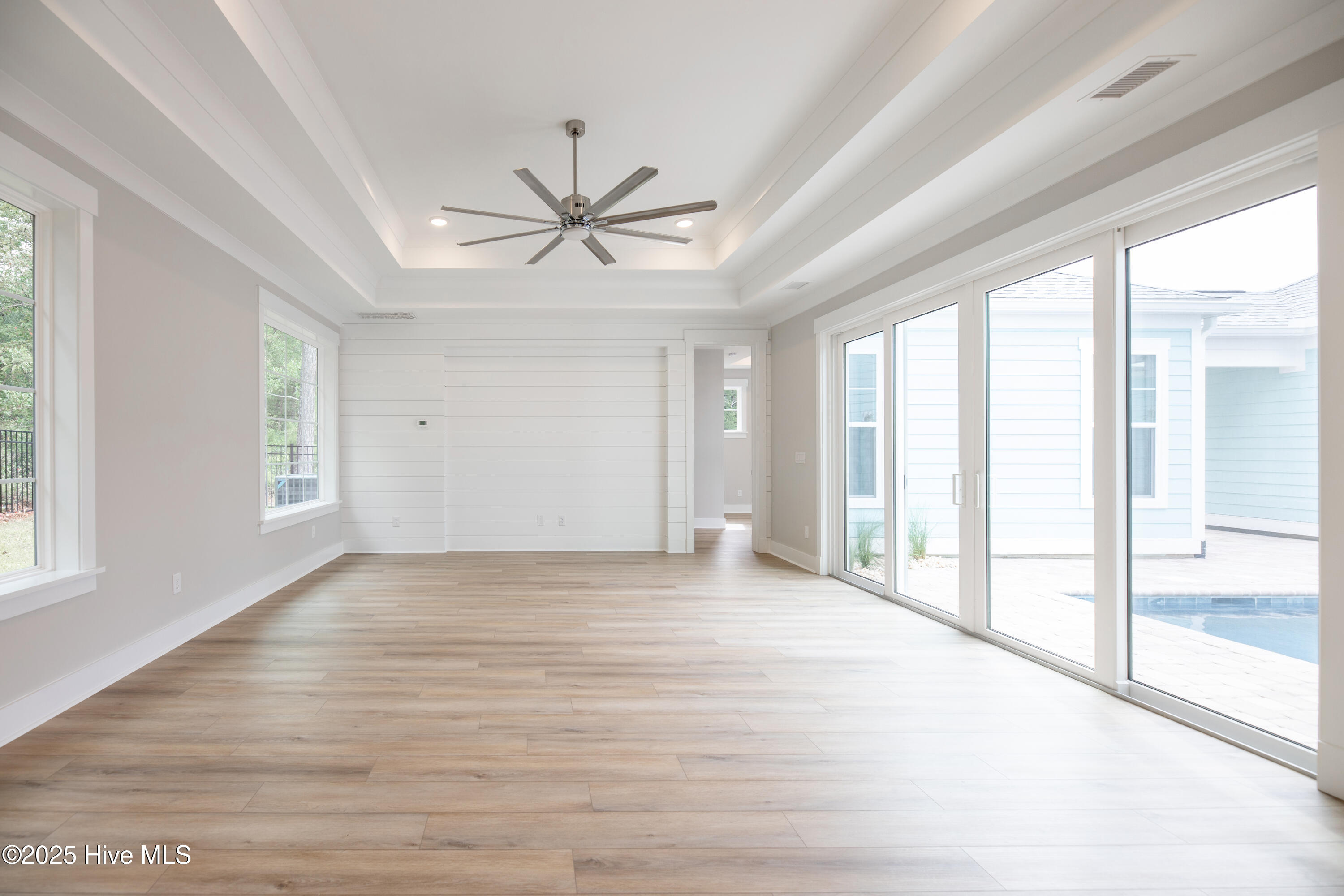 100521268 | Photo 14