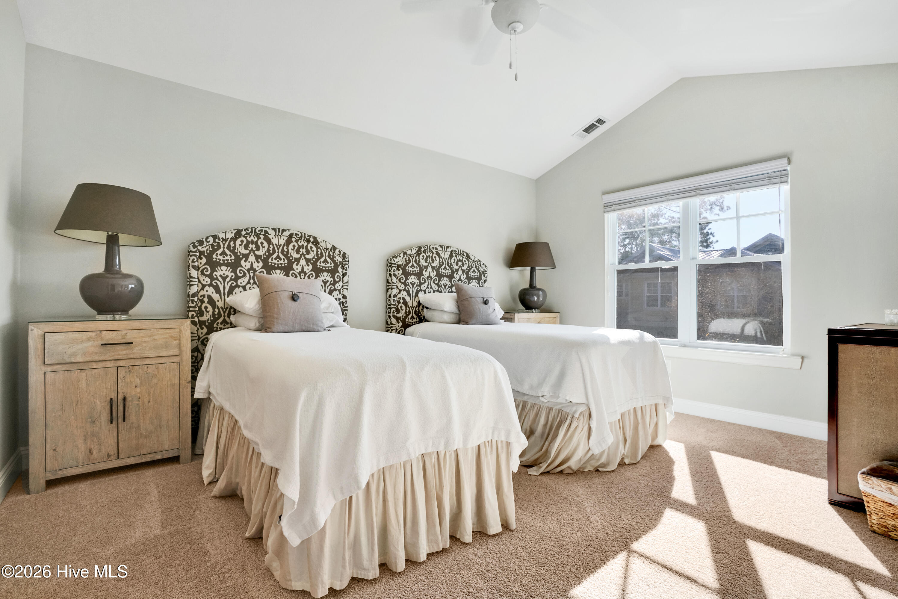 100567789 | Photo 17