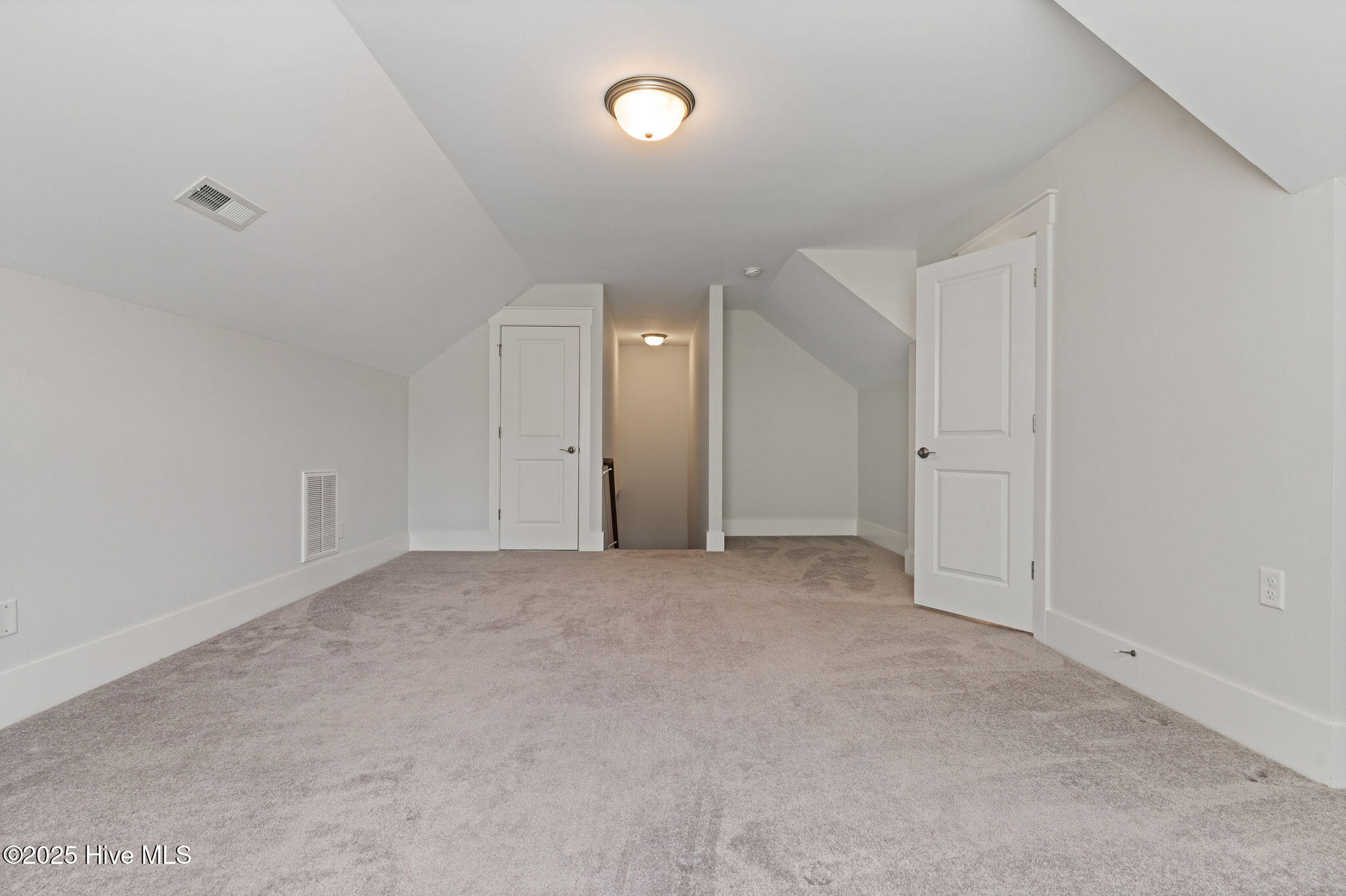 100523892 | Photo 49