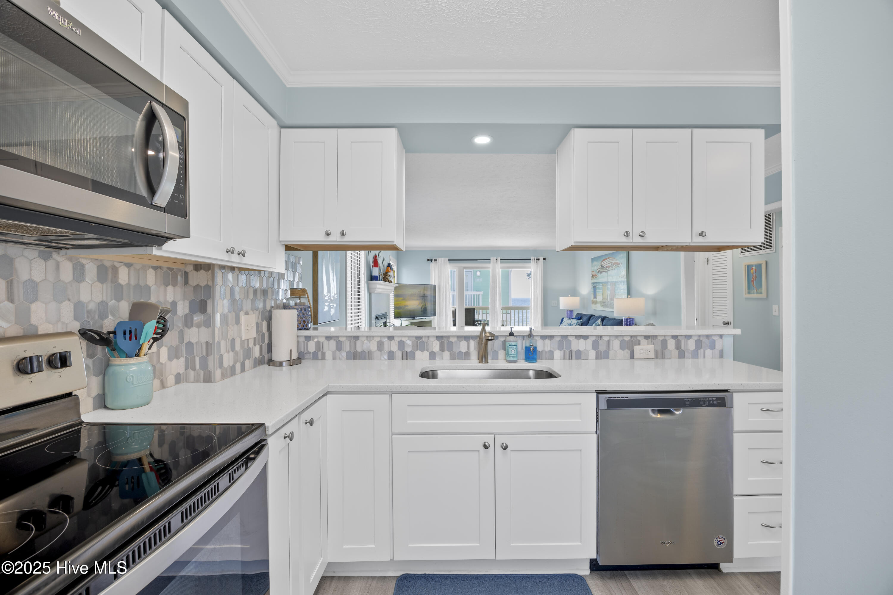 100492295 | Photo 13