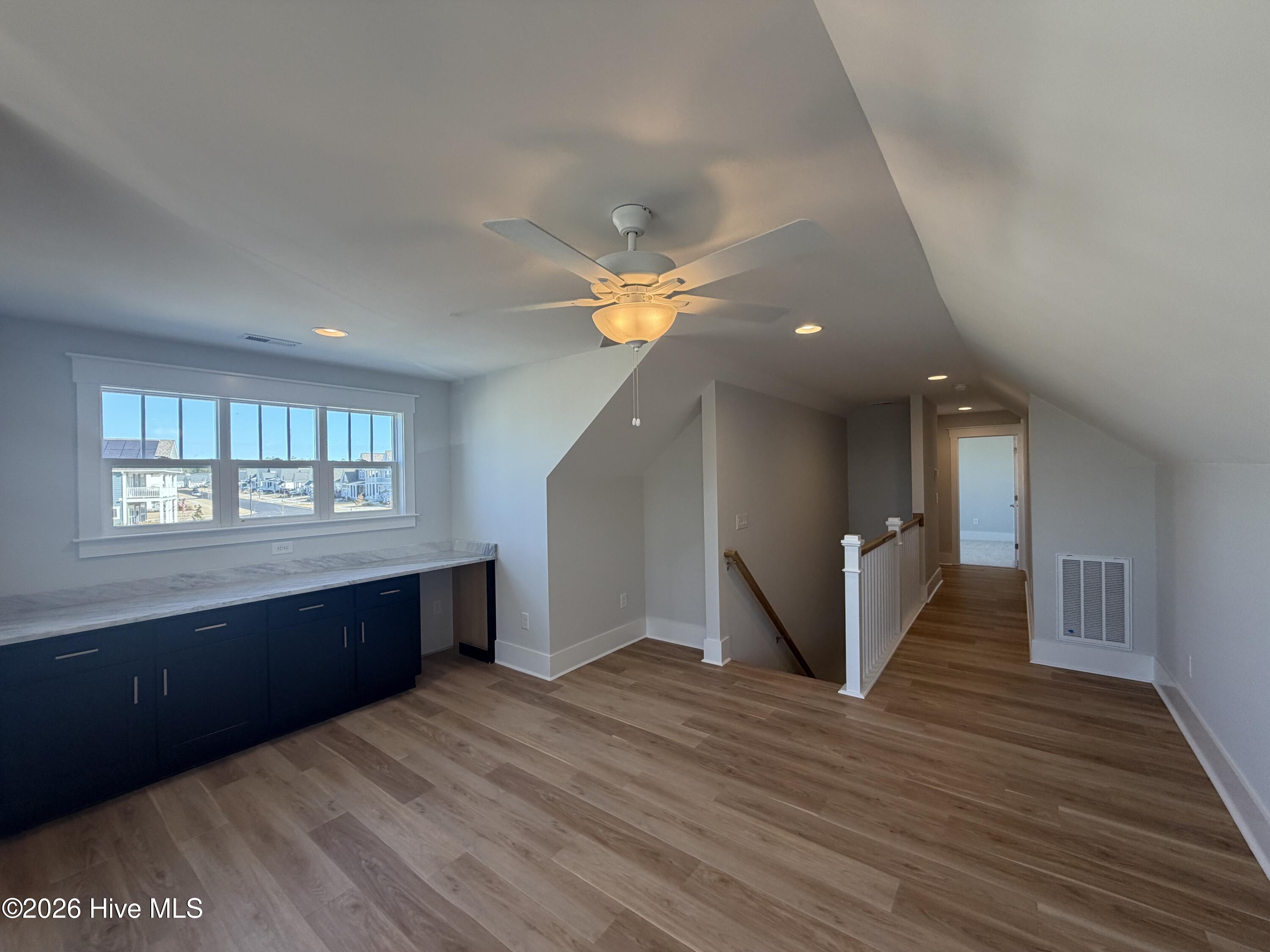 100532147 | Photo 32