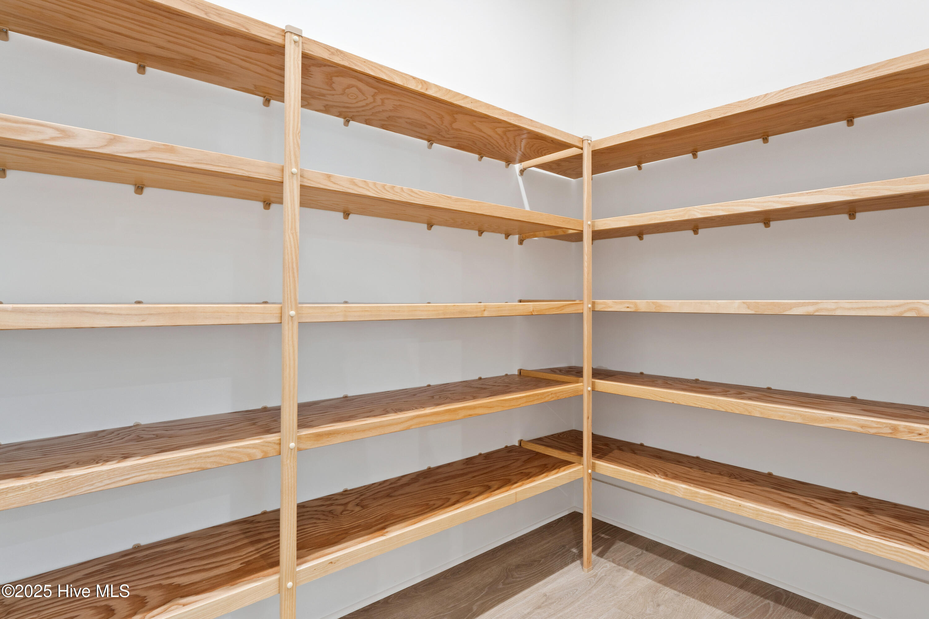 100547015 | Photo 37